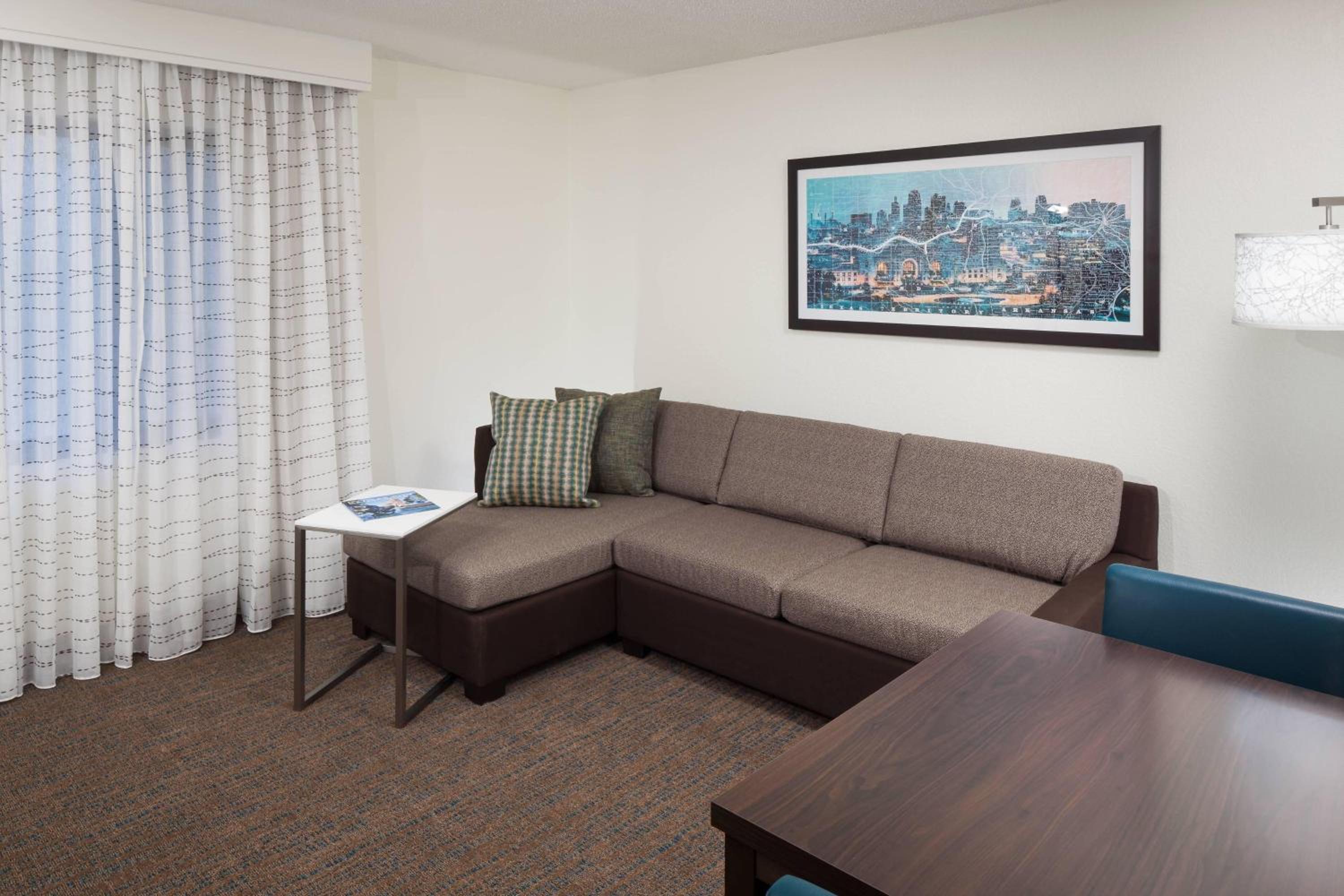 1 Bedroom Suite, 1 Queen, Sofa bed, Outside Entrance