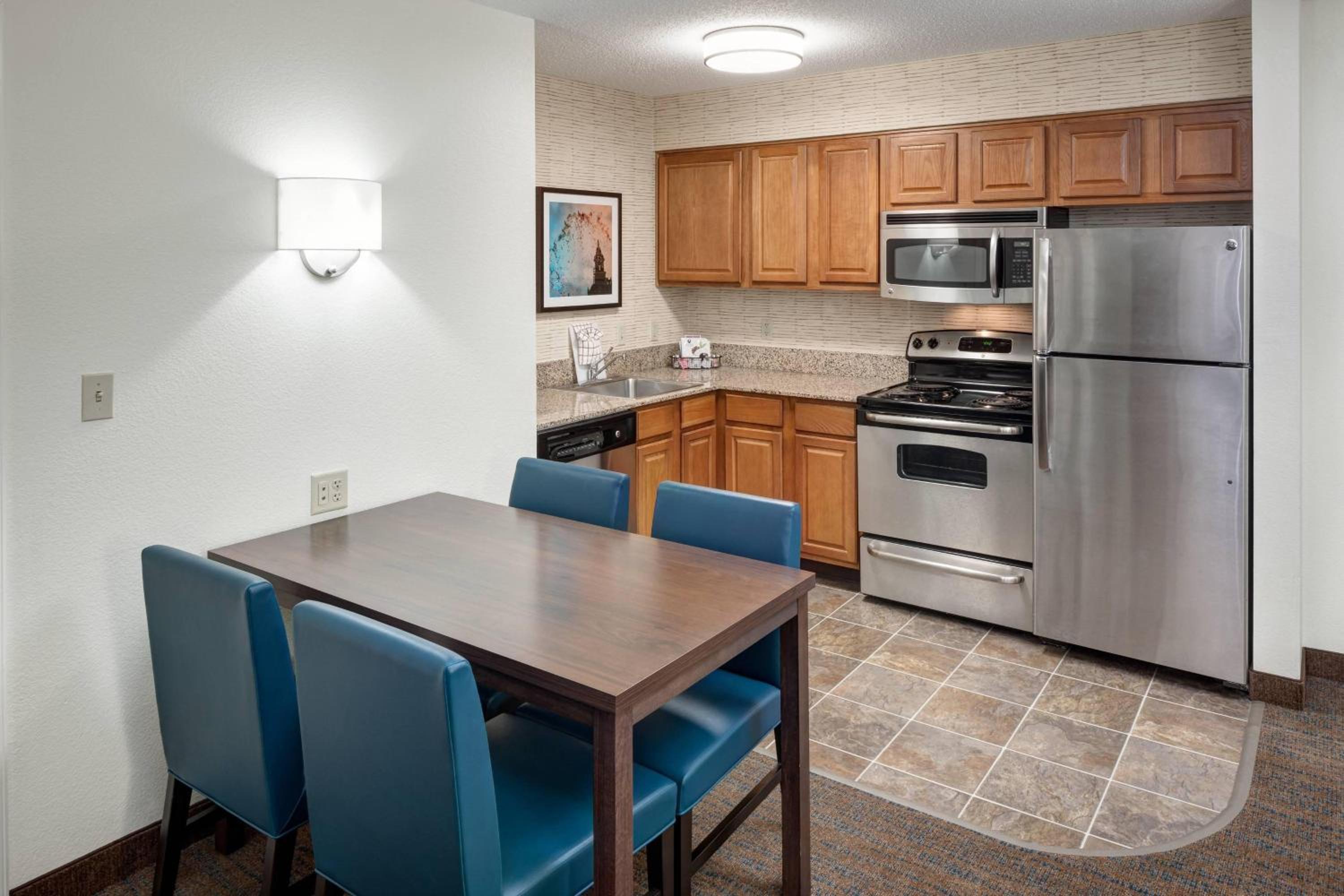 Two-Bedroom Suite - Photo 7