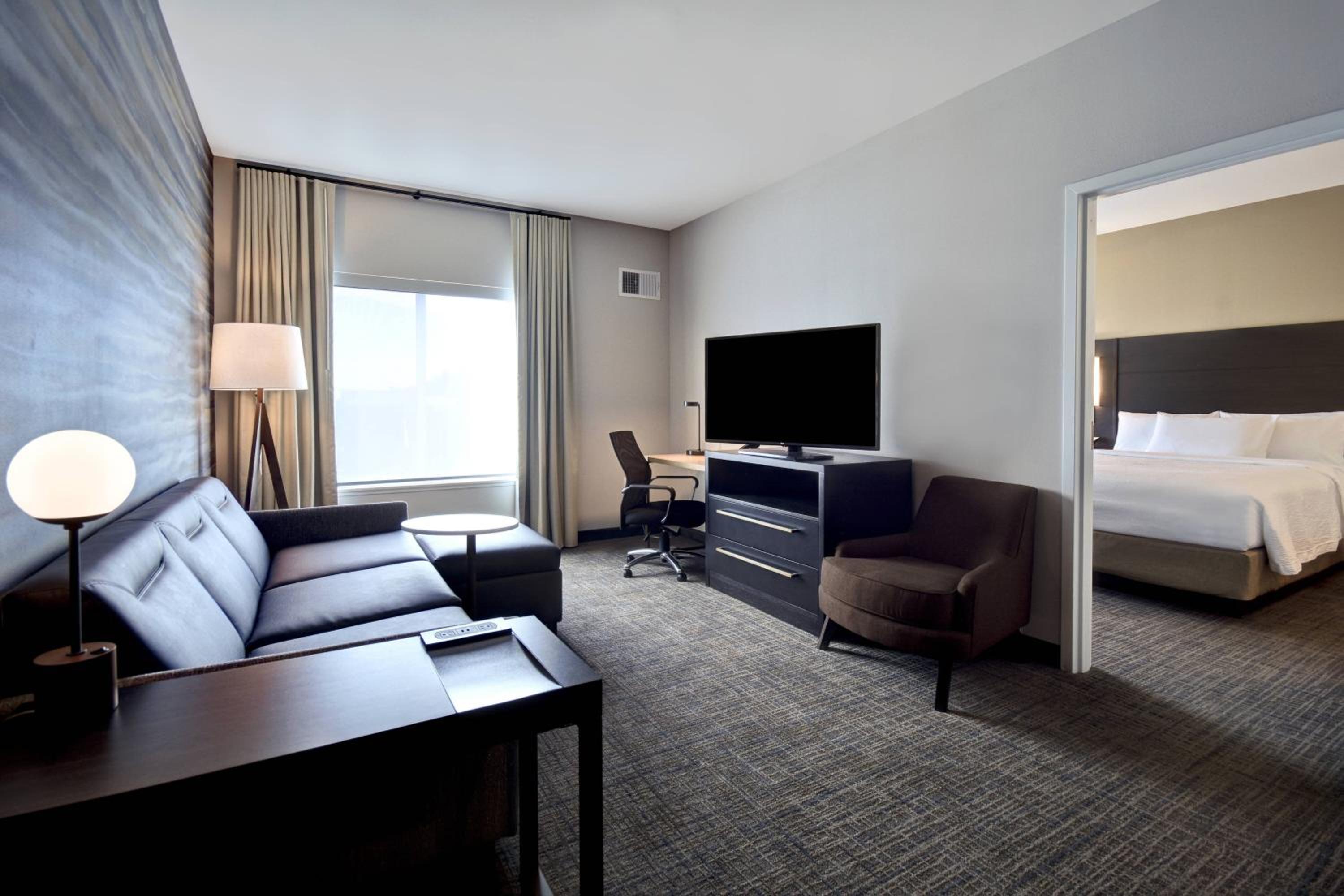 1 Bedroom Suite, 2 Queen, Sofa bed - Photo 2