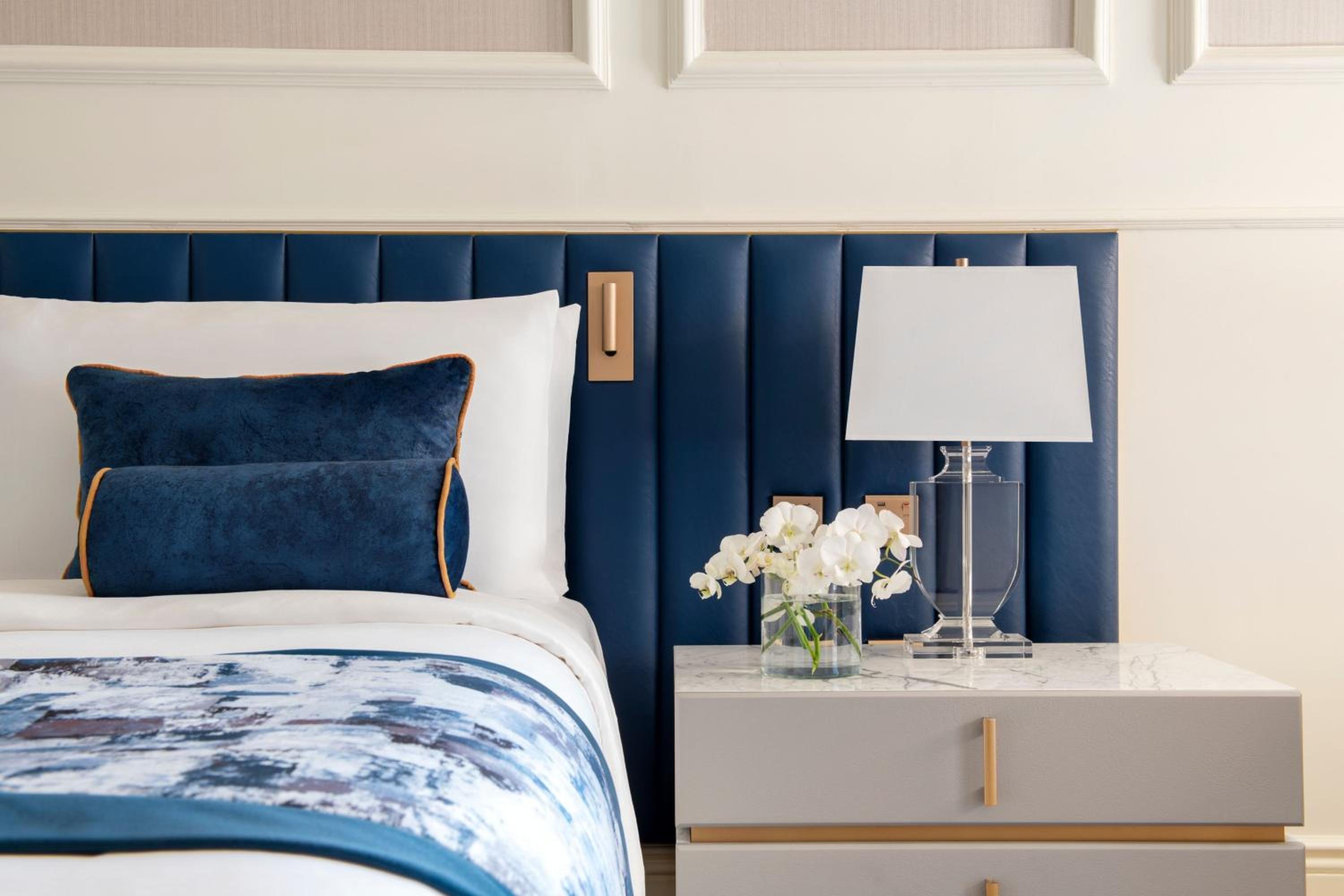 Superior Guest room, 1 King - Photo 3