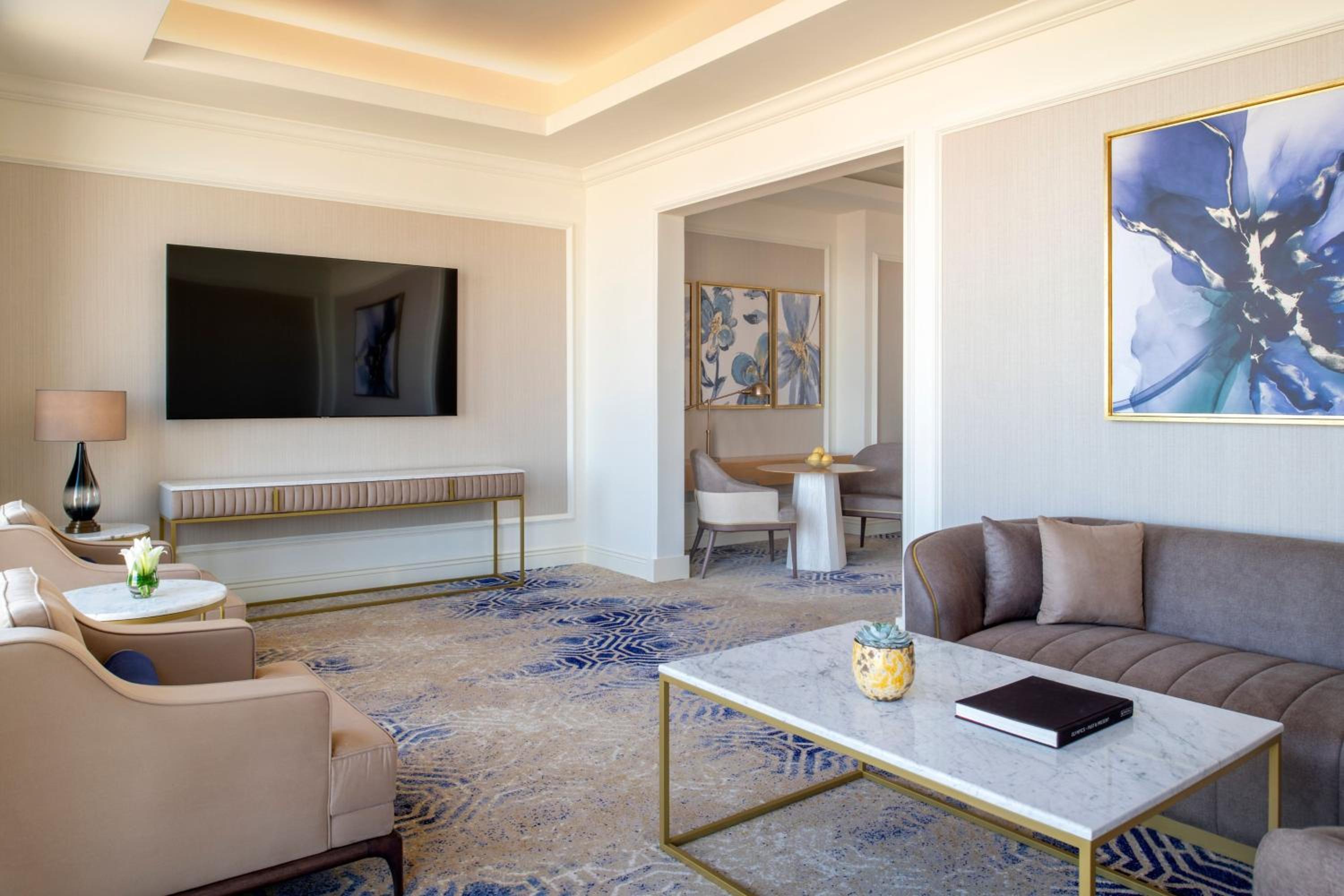 Caroline Astor, 1 Bedroom Executive Suite, 1 King - Photo 3