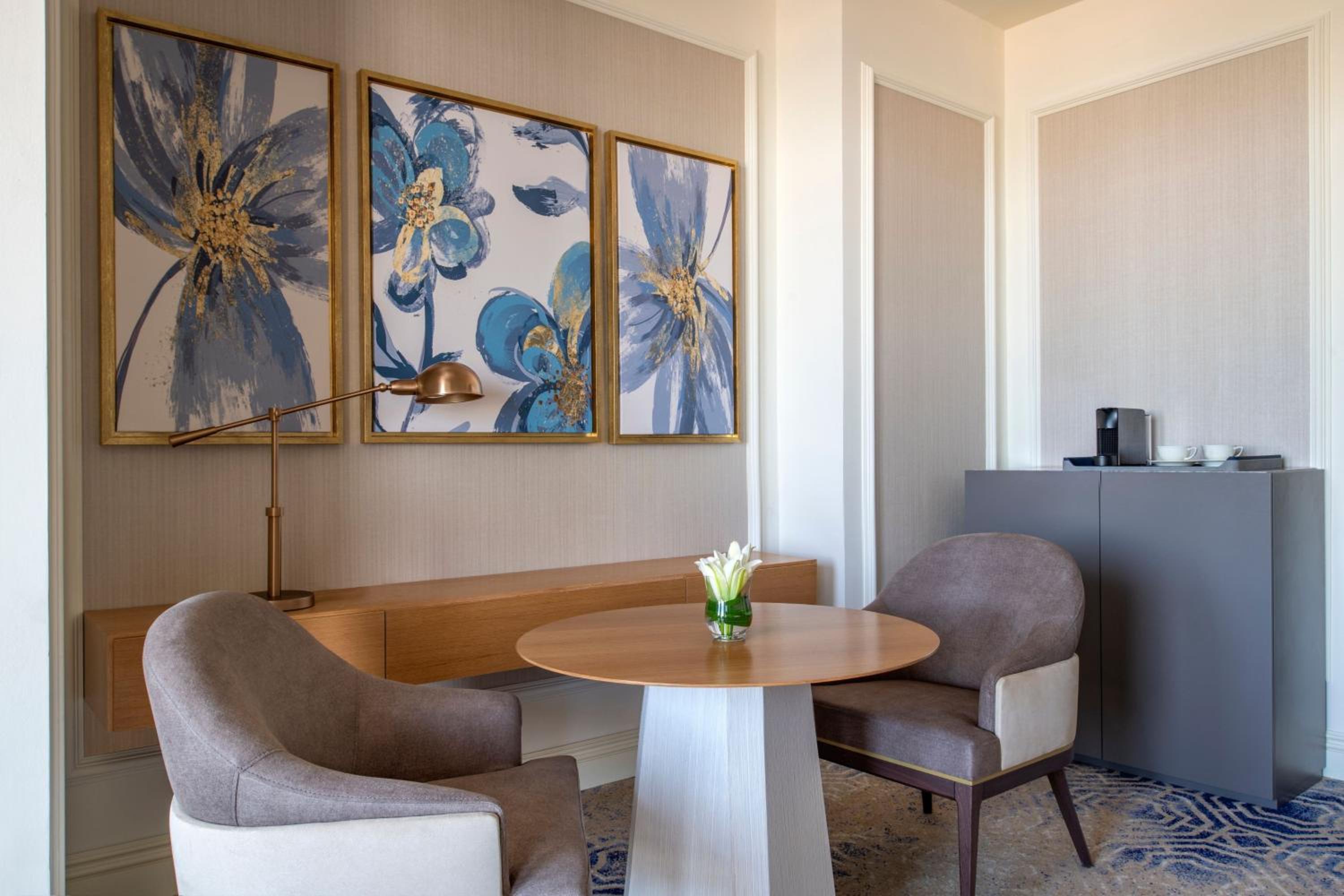 Caroline Astor, 1 Bedroom Executive Suite, 1 King - Photo 6
