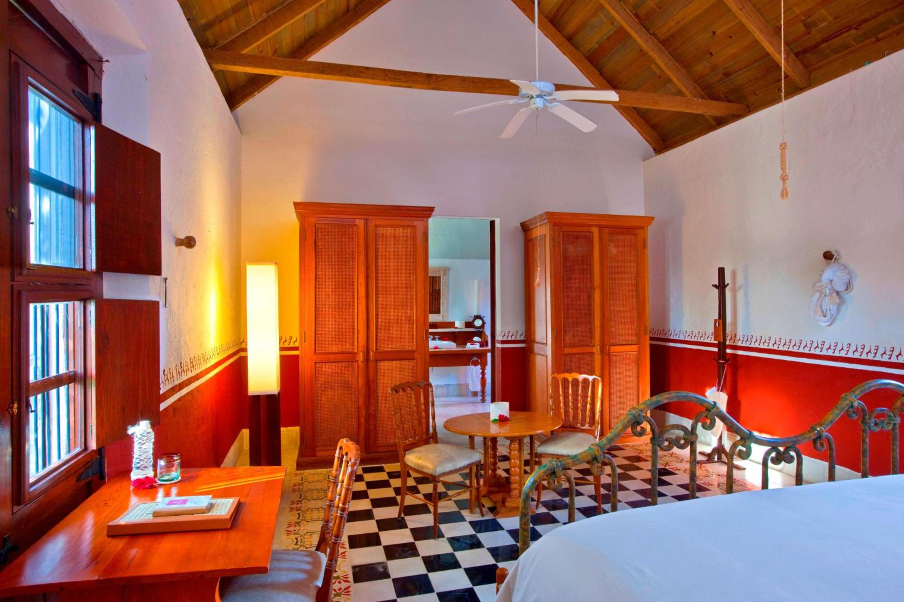 Deluxe King Room photo 1