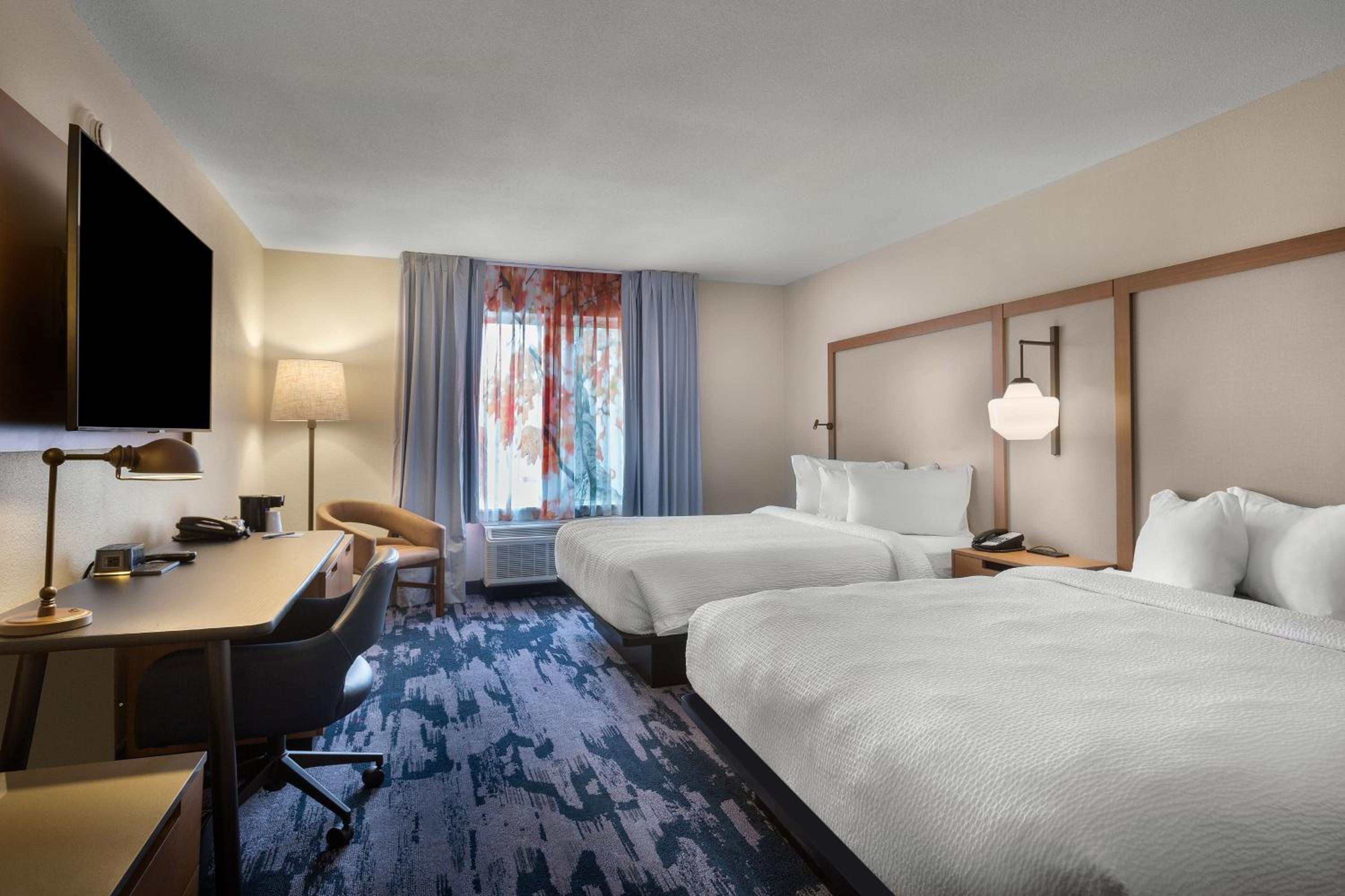 Queen Room with Two Queen Beds - Photo 1