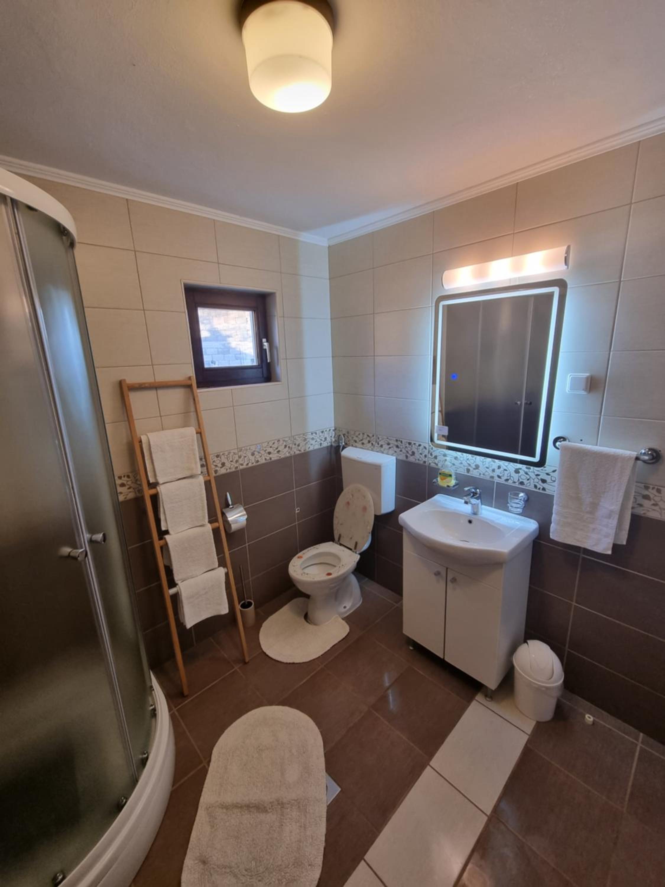 Two-Bedroom Apartment - Photo 19