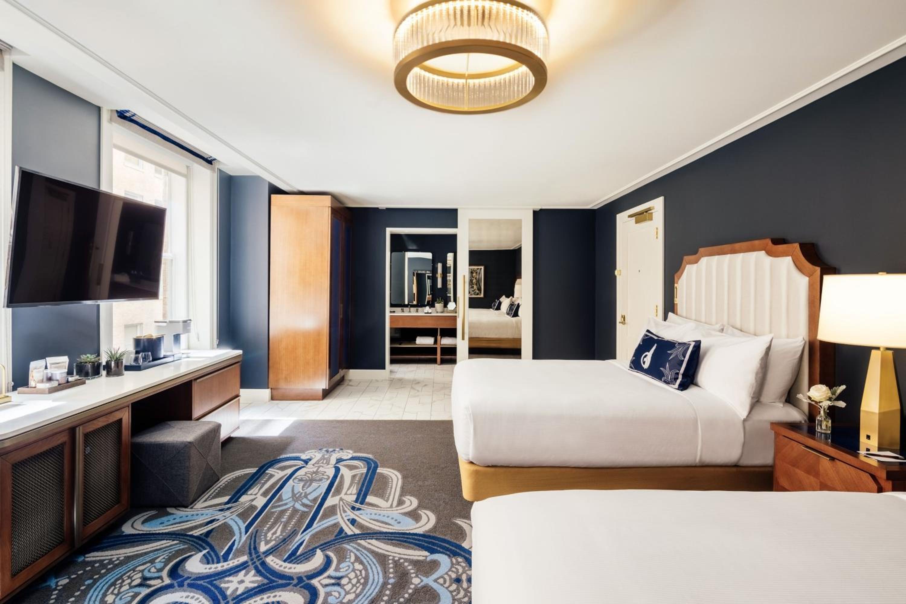 Executive Queen Room with Two Queen Beds - Photo 1