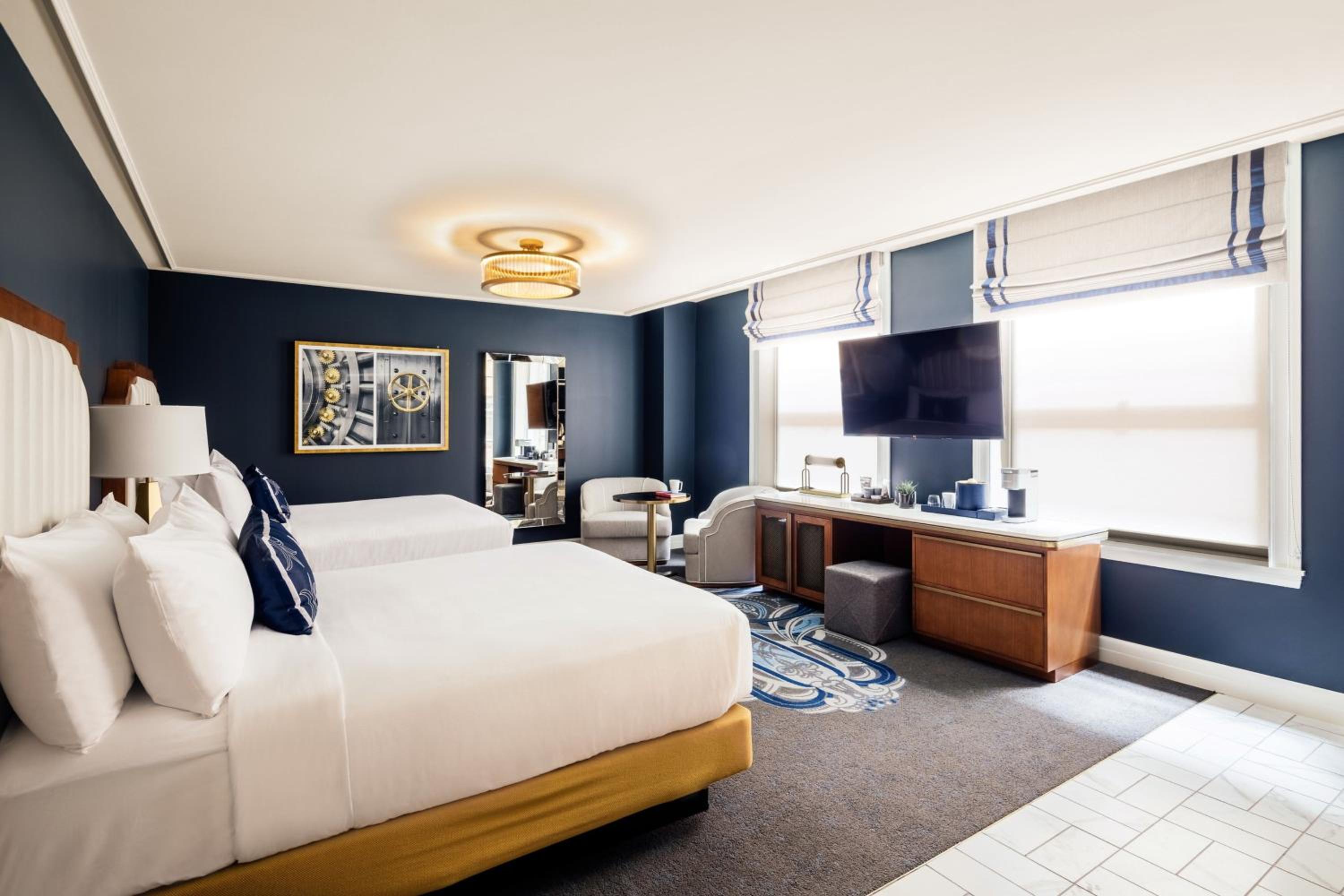 Executive Queen Room with Two Queen Beds - Photo 2