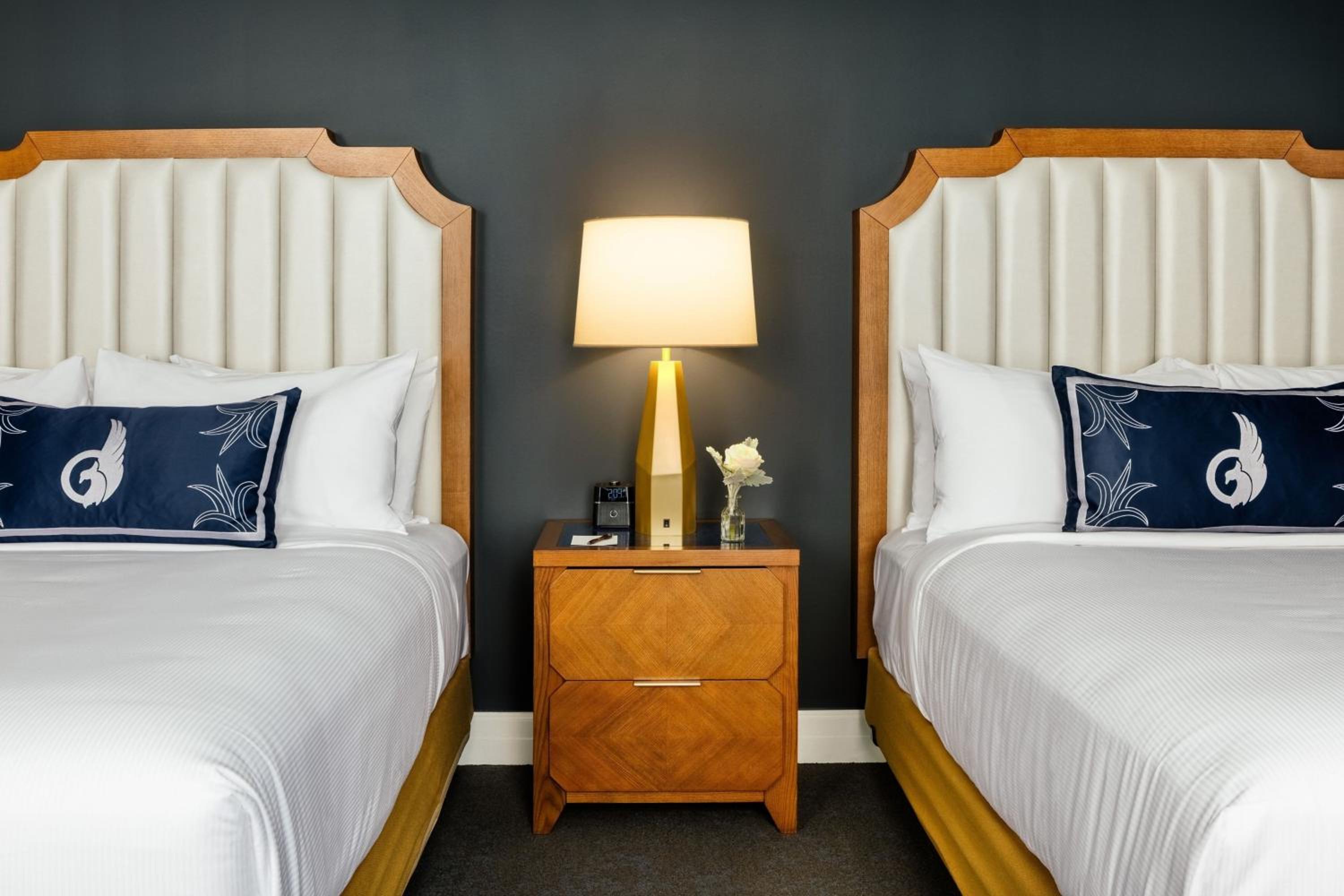 Executive Queen Room with Two Queen Beds - Photo 3