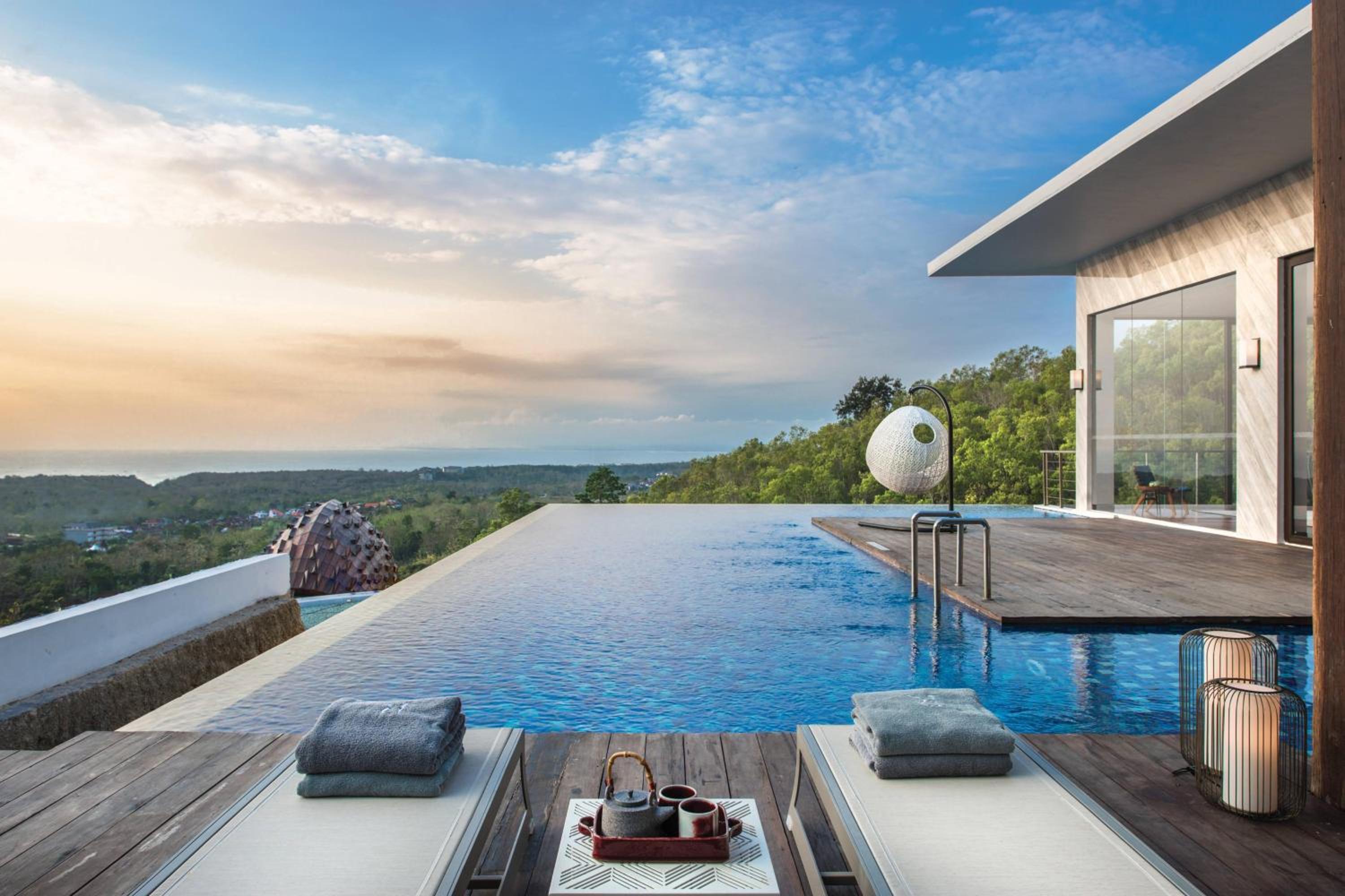 Three-Bedroom Presidential Villa With Balcony And Ocean View