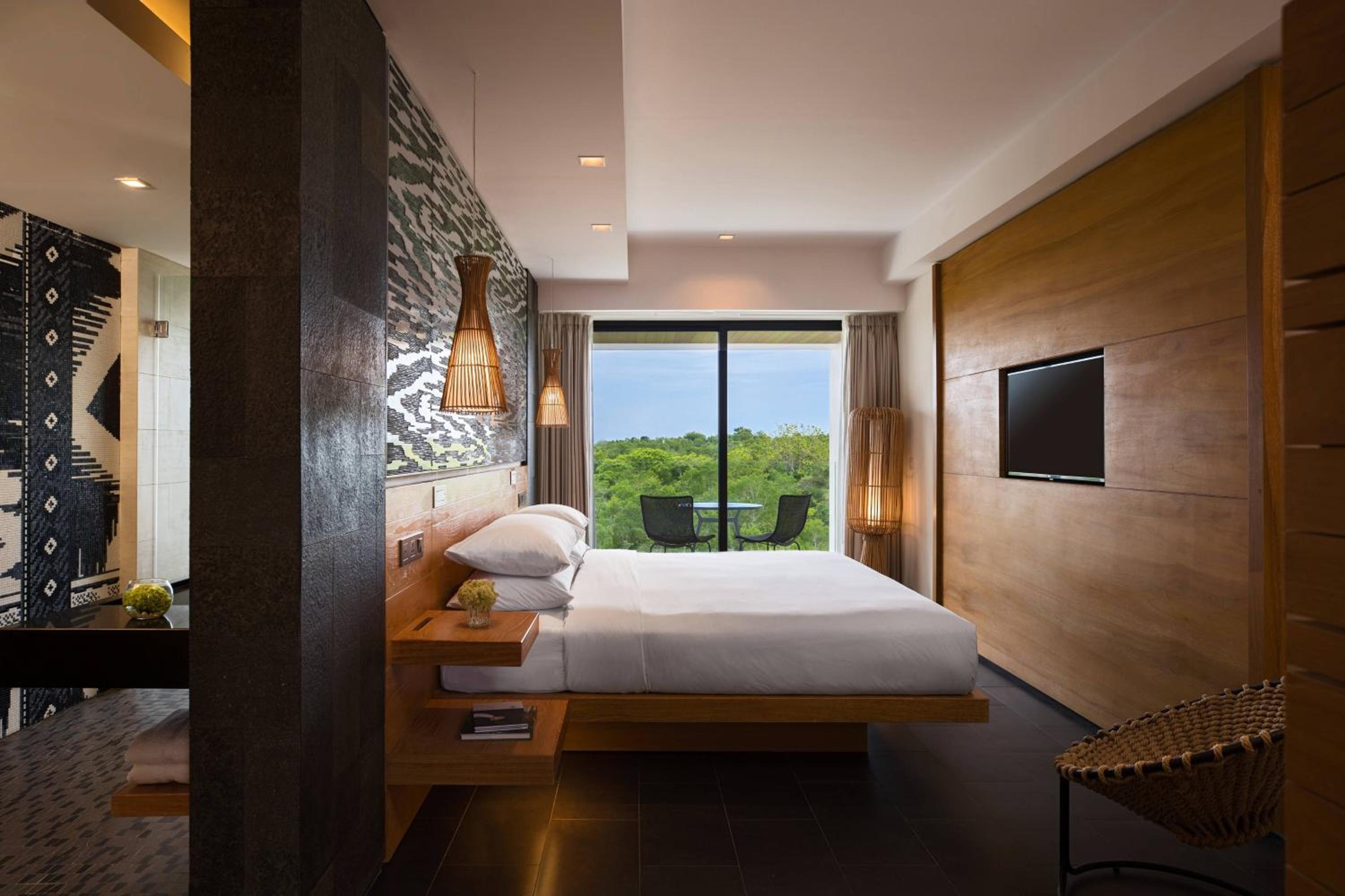 Deluxe King, Guest room, 1 King, Garden view, Balcony with Free Scheduled Shuttle to Hotel’s Beach Facility 