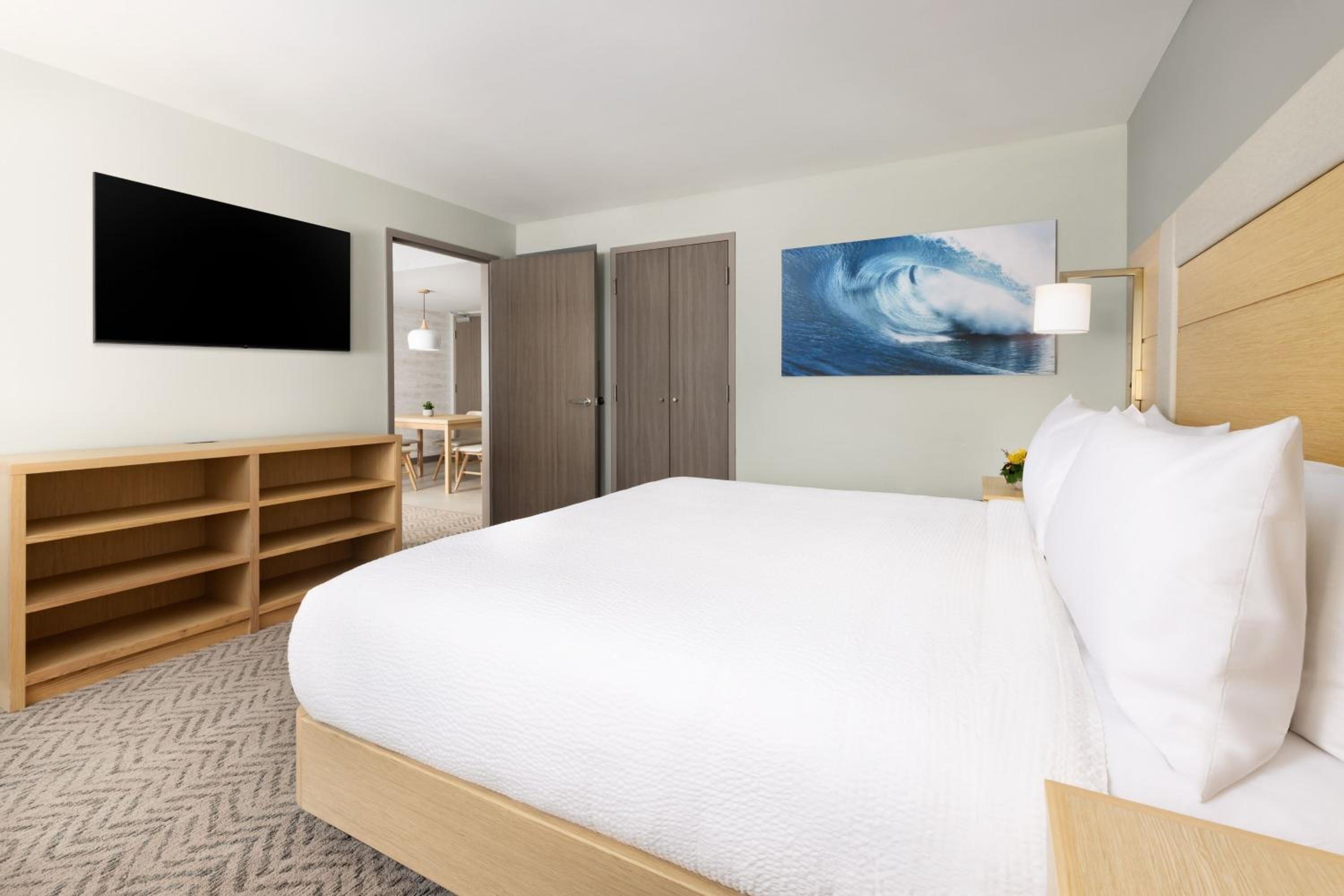 One-Bedroom King Suite with Sofa Bed - Photo 5
