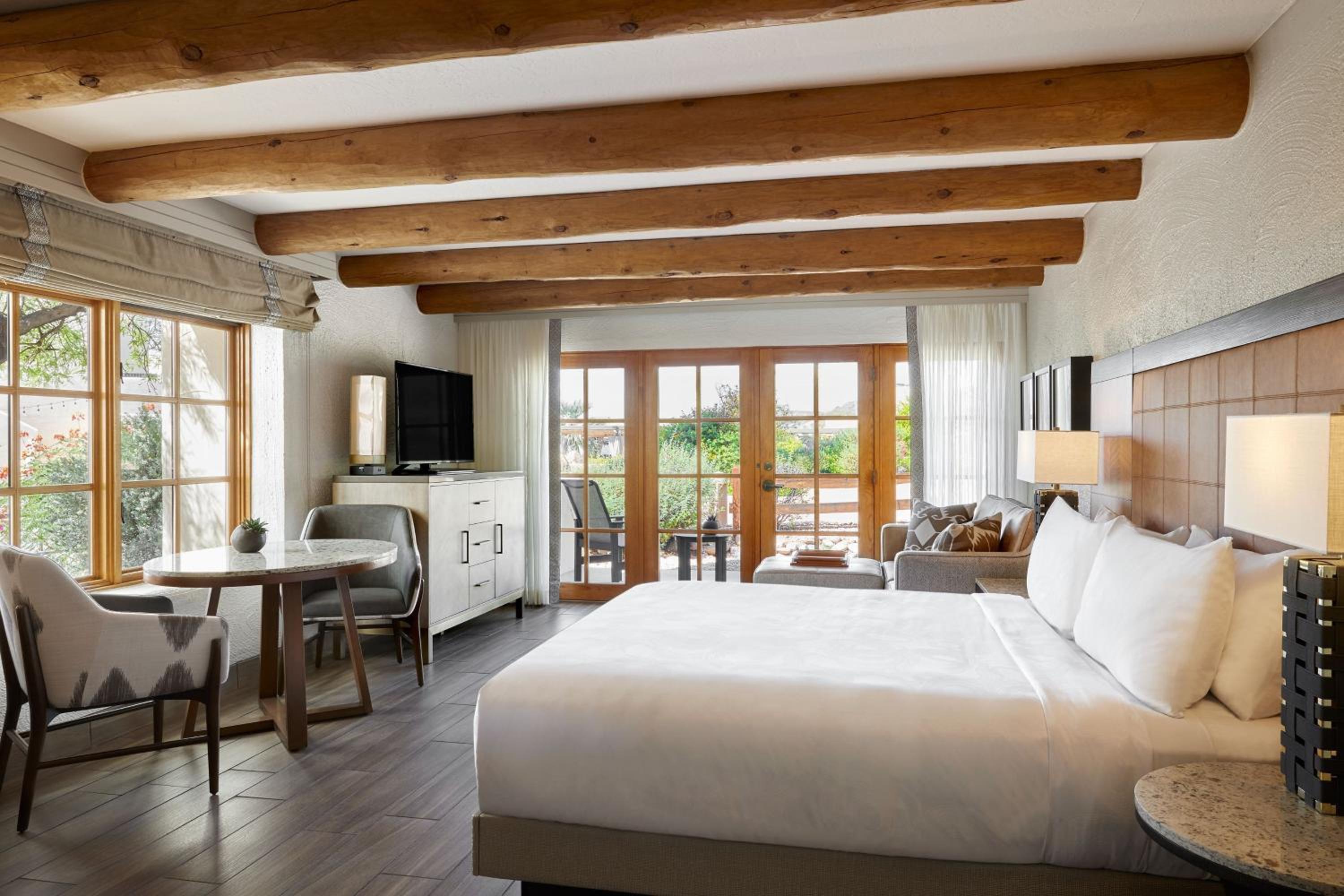 Deluxe Guest Room - Photo 3