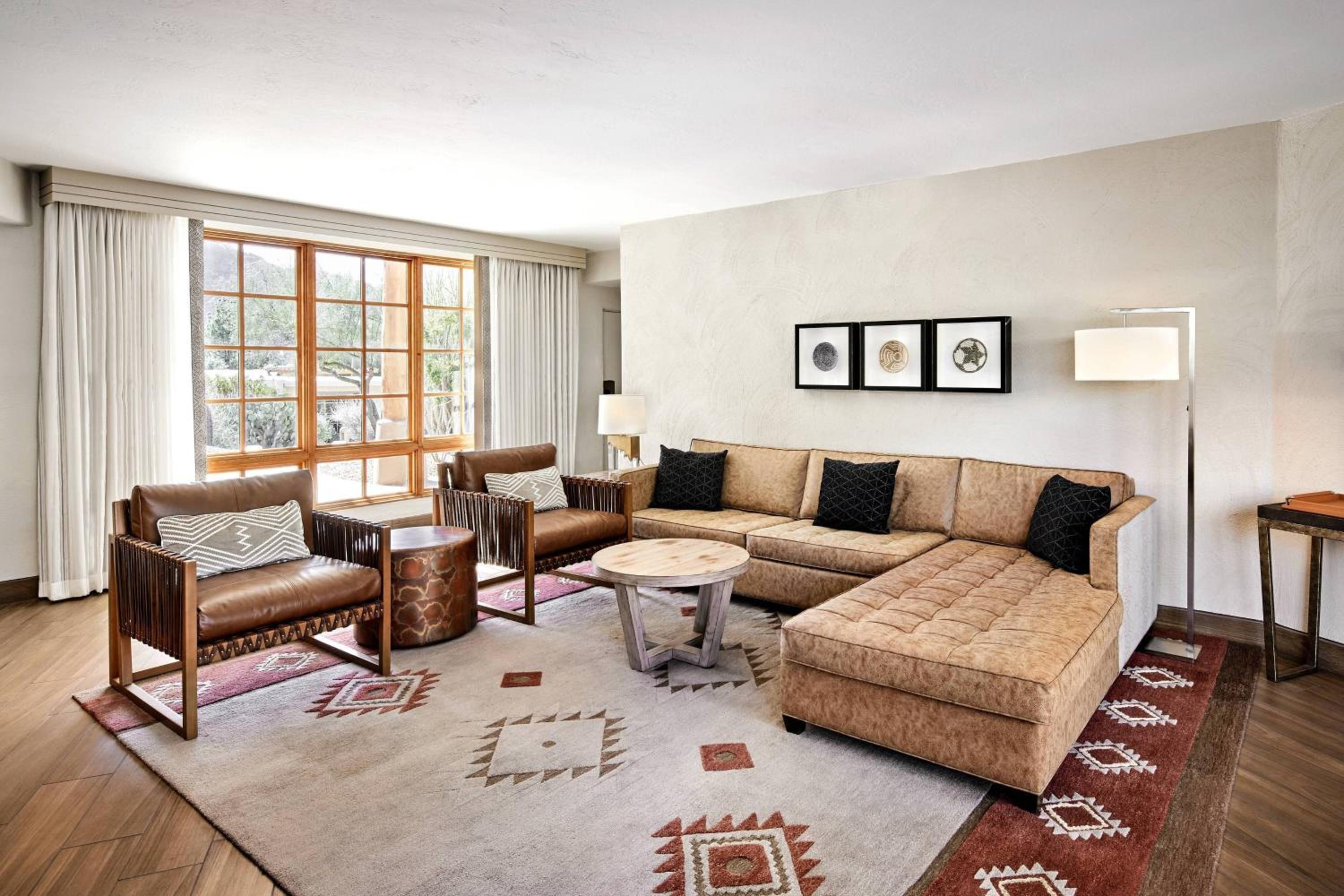 One-Bedroom King Suite - Photo 3