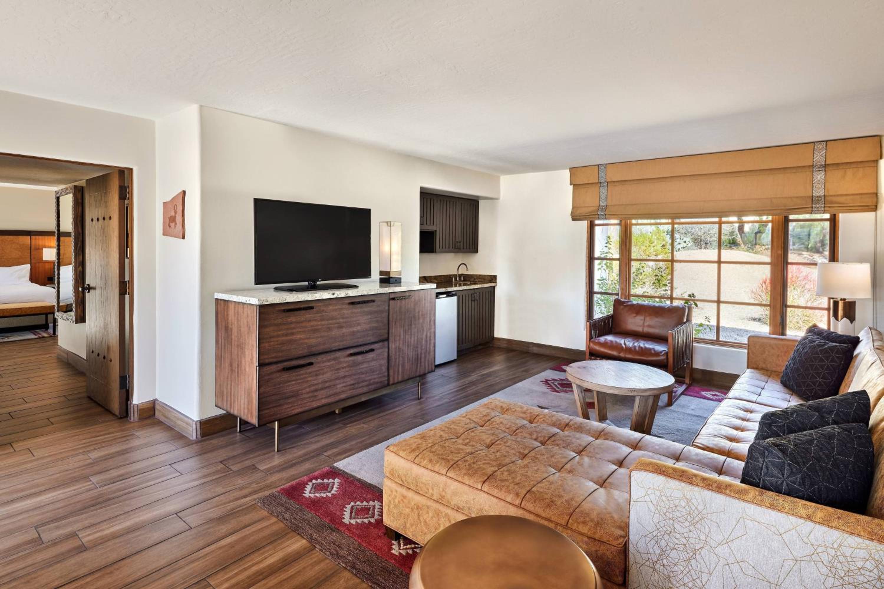 One-Bedroom King Suite - Photo 4