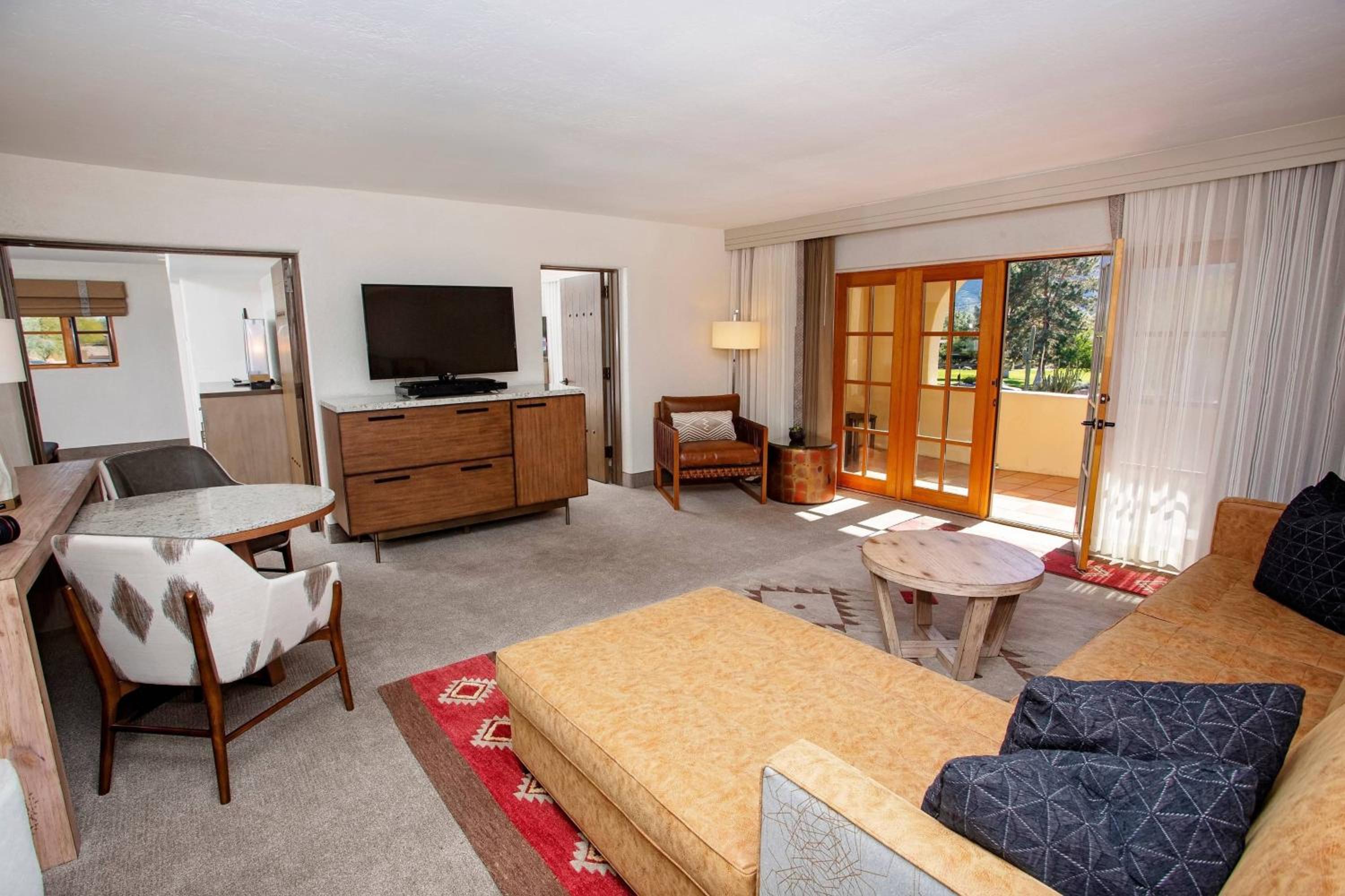 Two-Bedroom Suite - Photo 7