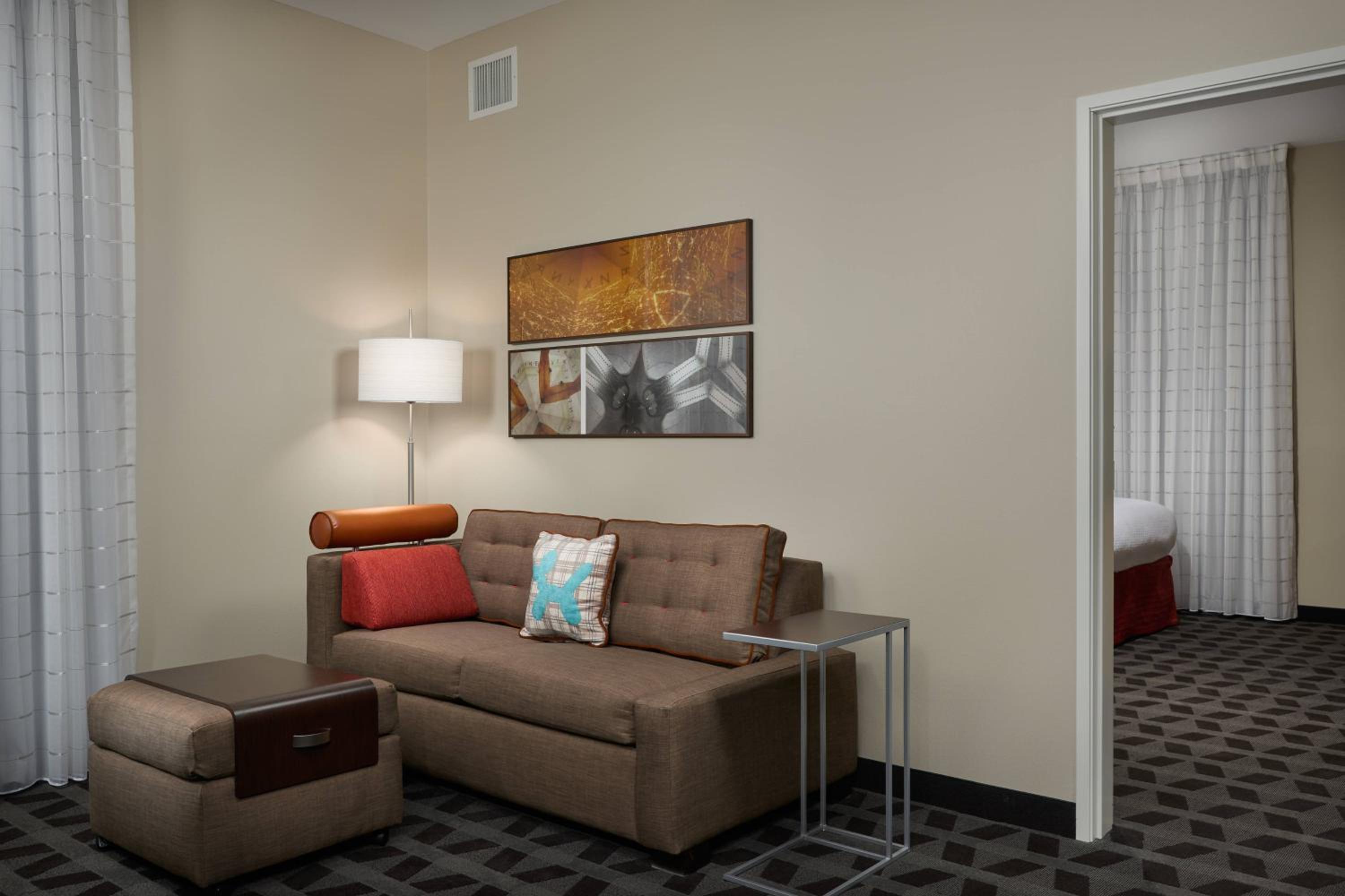 One-Bedroom King Suite with Sofa Bed photo 2