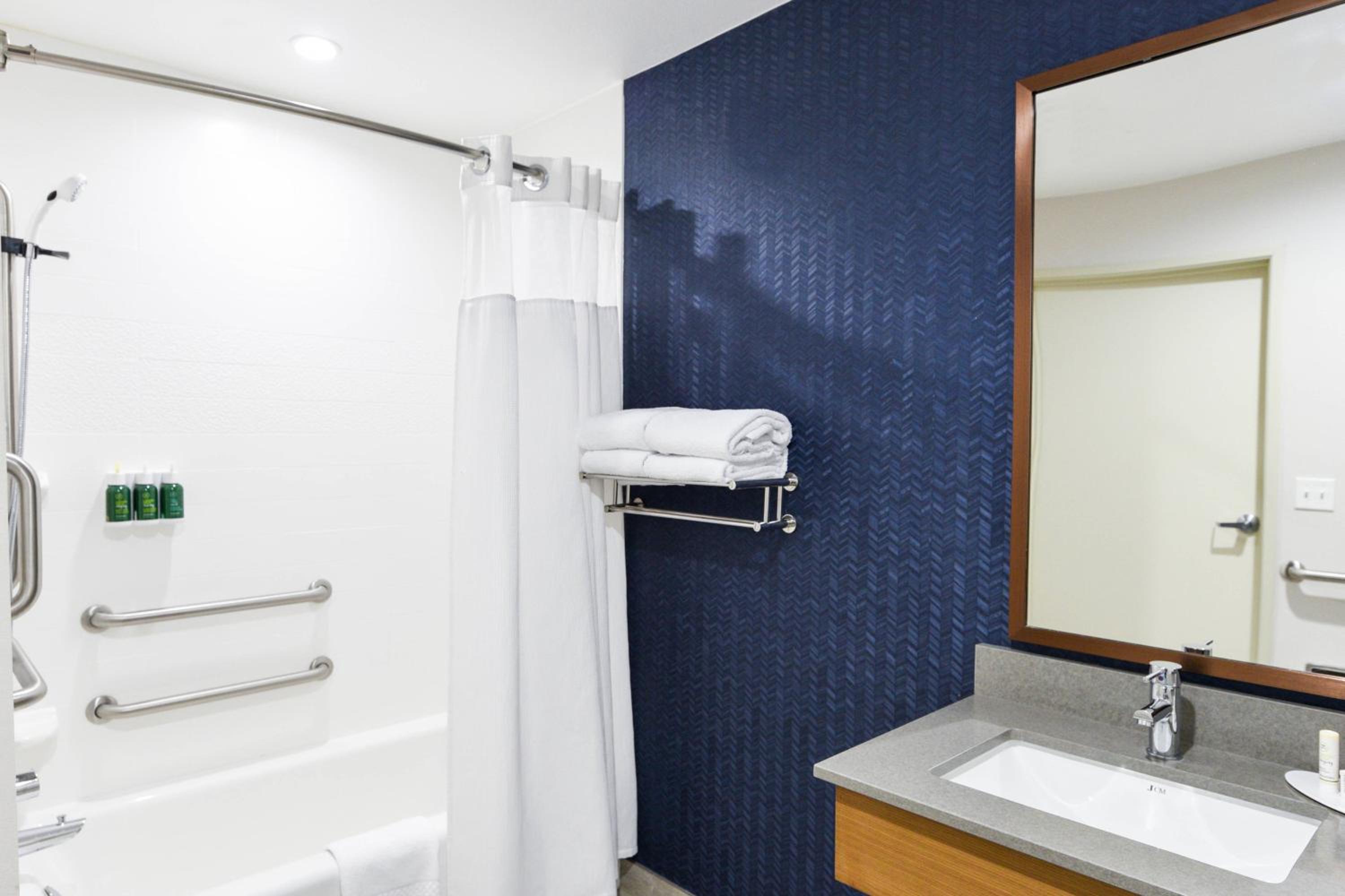 King Suite with Sofa Bed - Hearing Accessible photo 3