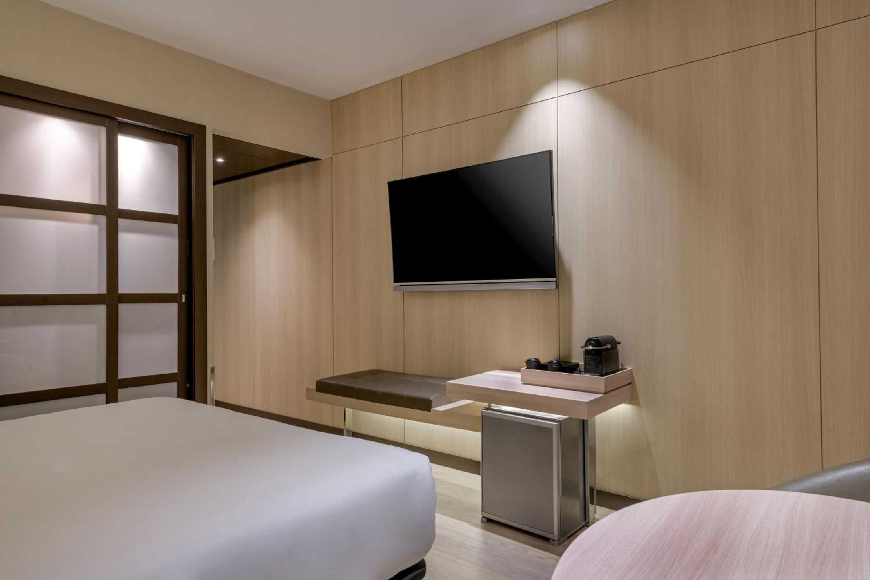 Standard King Room with Views