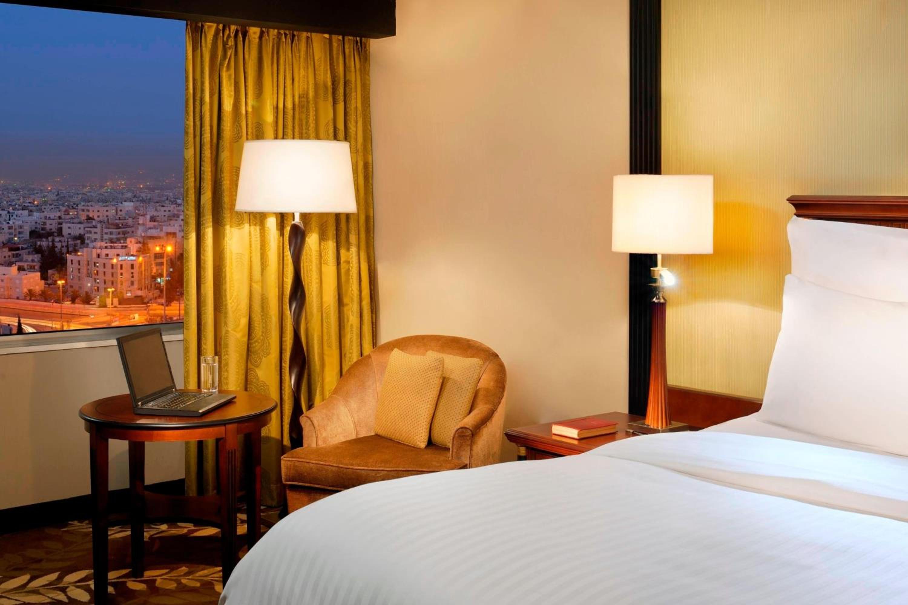 Deluxe Room, Guestroom, 1 King - Photo 1