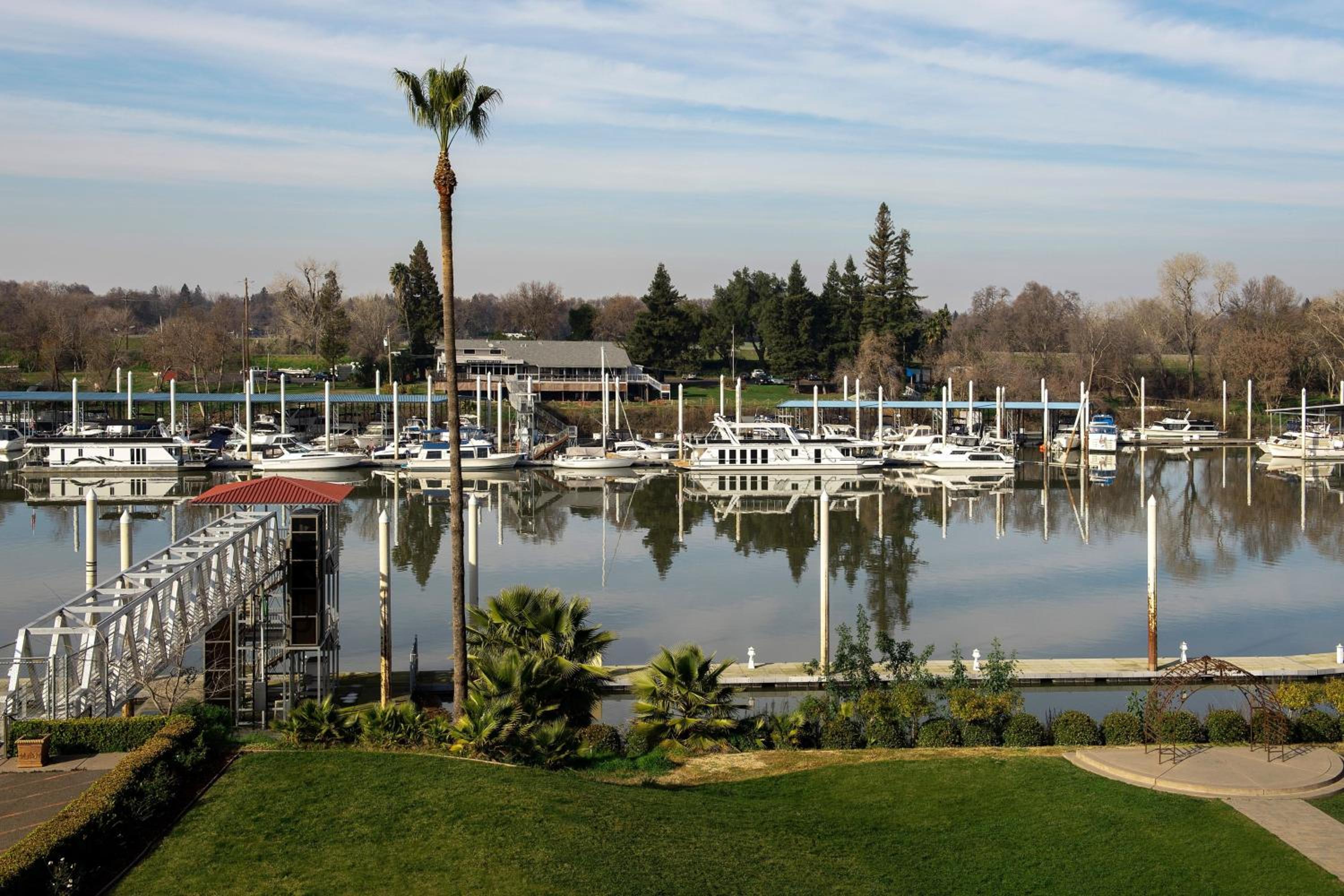 Guest room, 2 Double, River view, Balcony - Photo 7