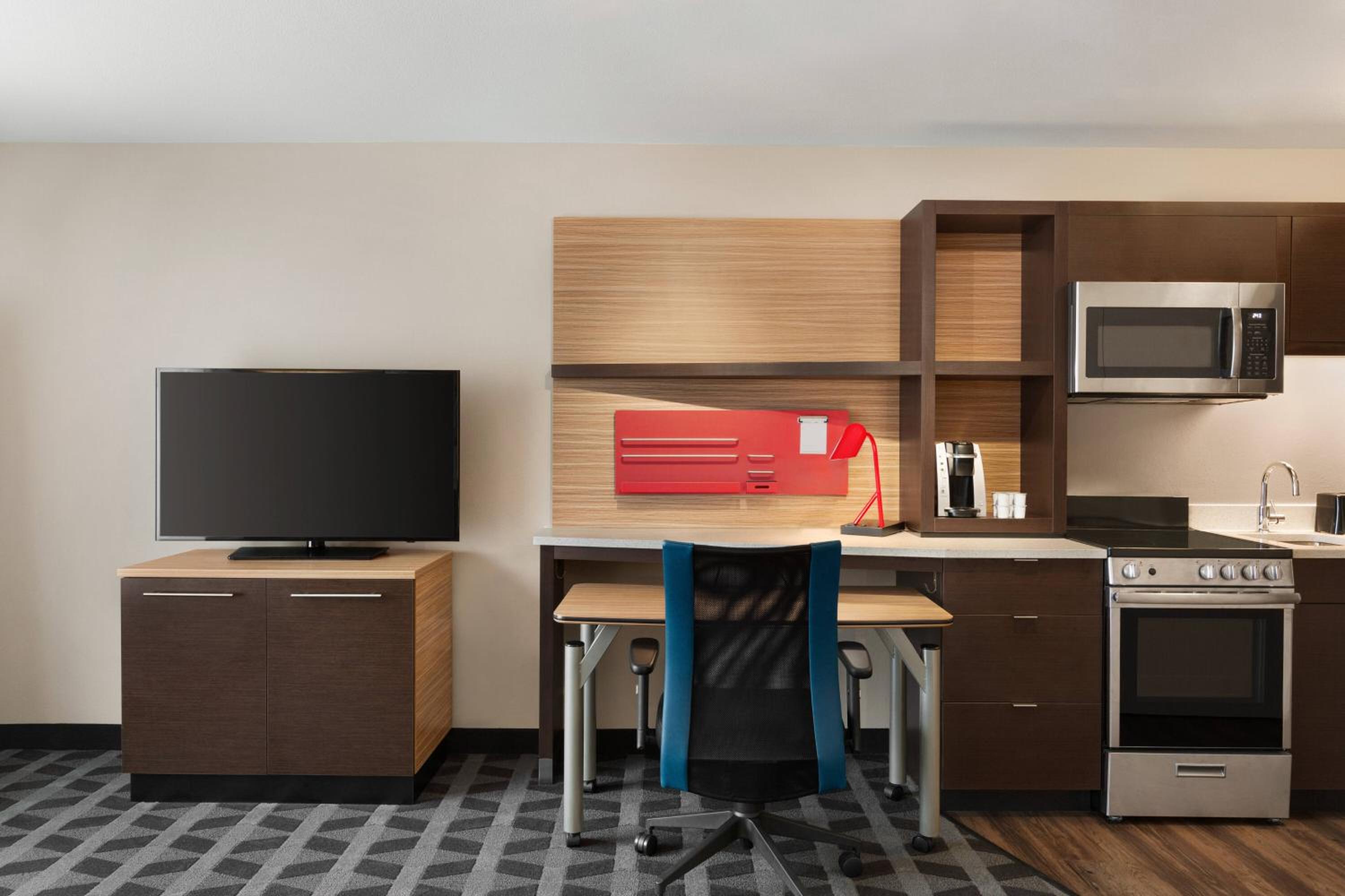 1 Bedroom Suite, 1 Queen, Sofa bed - Photo 6
