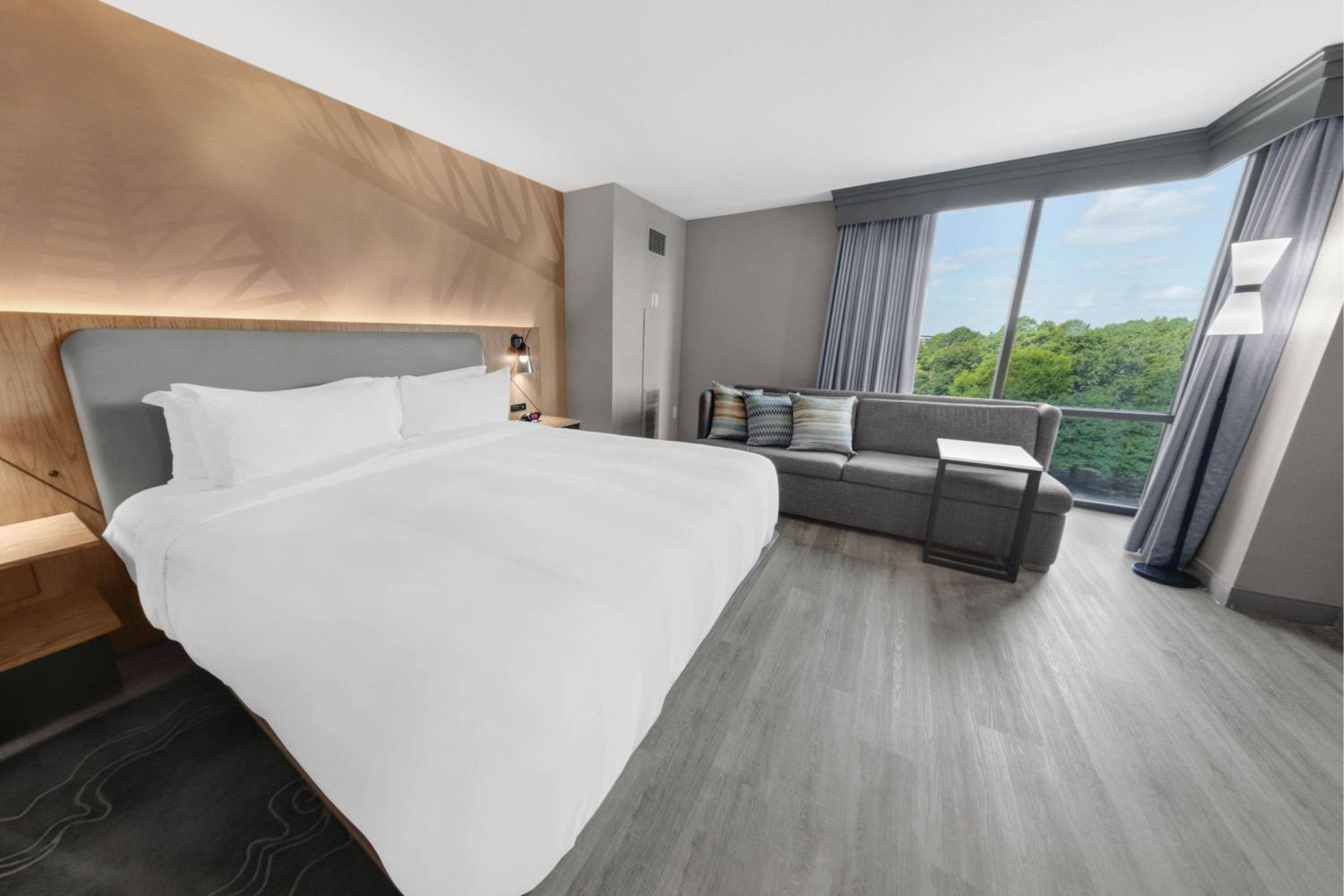 Executive King Bed - Photo 4