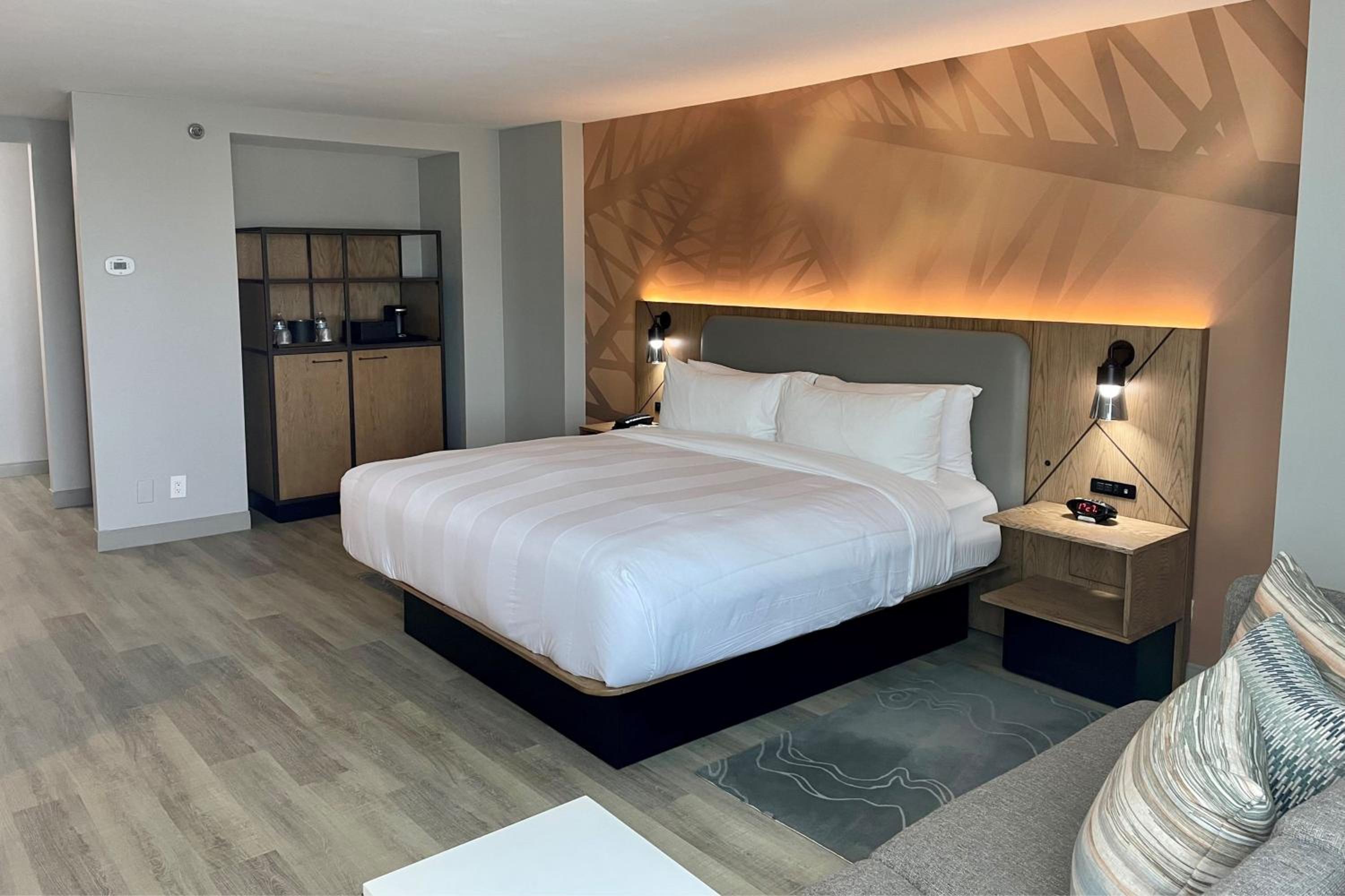 Executive King Bed - Photo 5