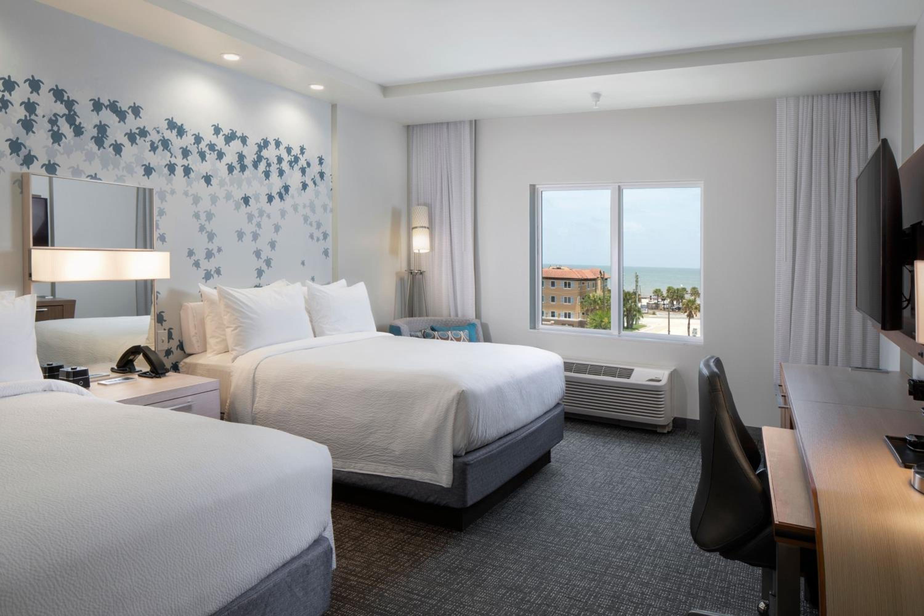 Guest Room with 2 Queen, Ocean view - Photo 4