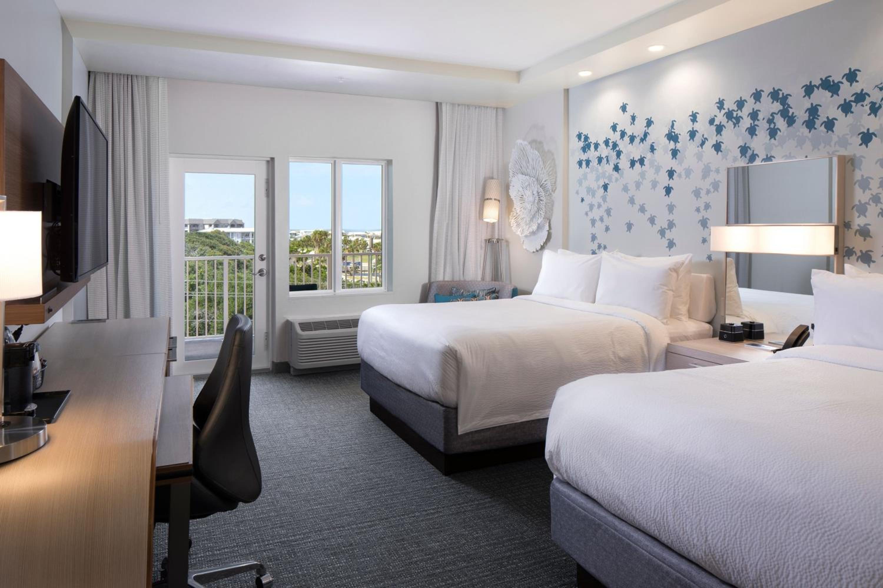 Guest Room with 2 Queen, Ocean view, Balcony photo 2