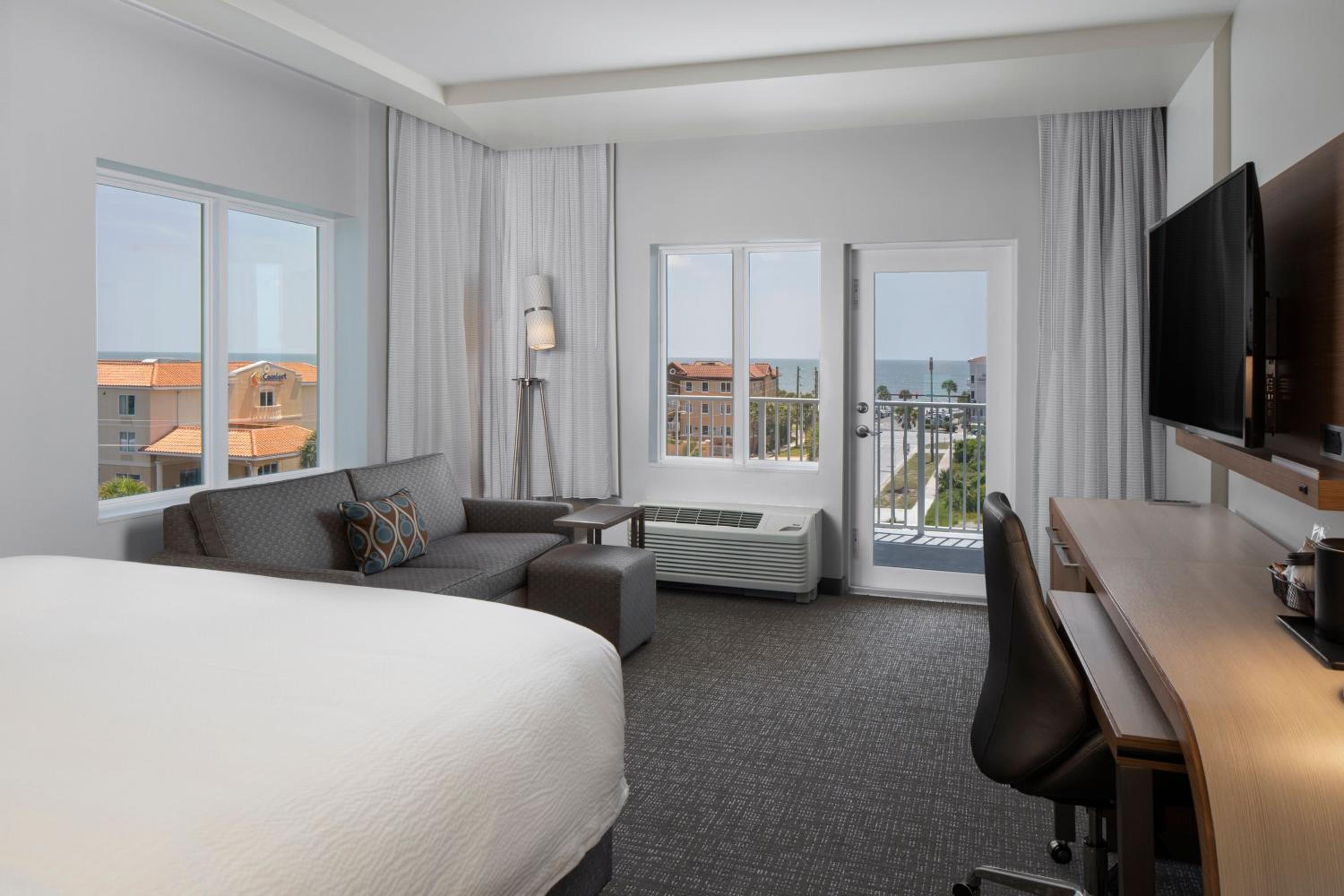 Guest Room with 1 King, Sofa bed, Ocean view, Balcony - Photo 8