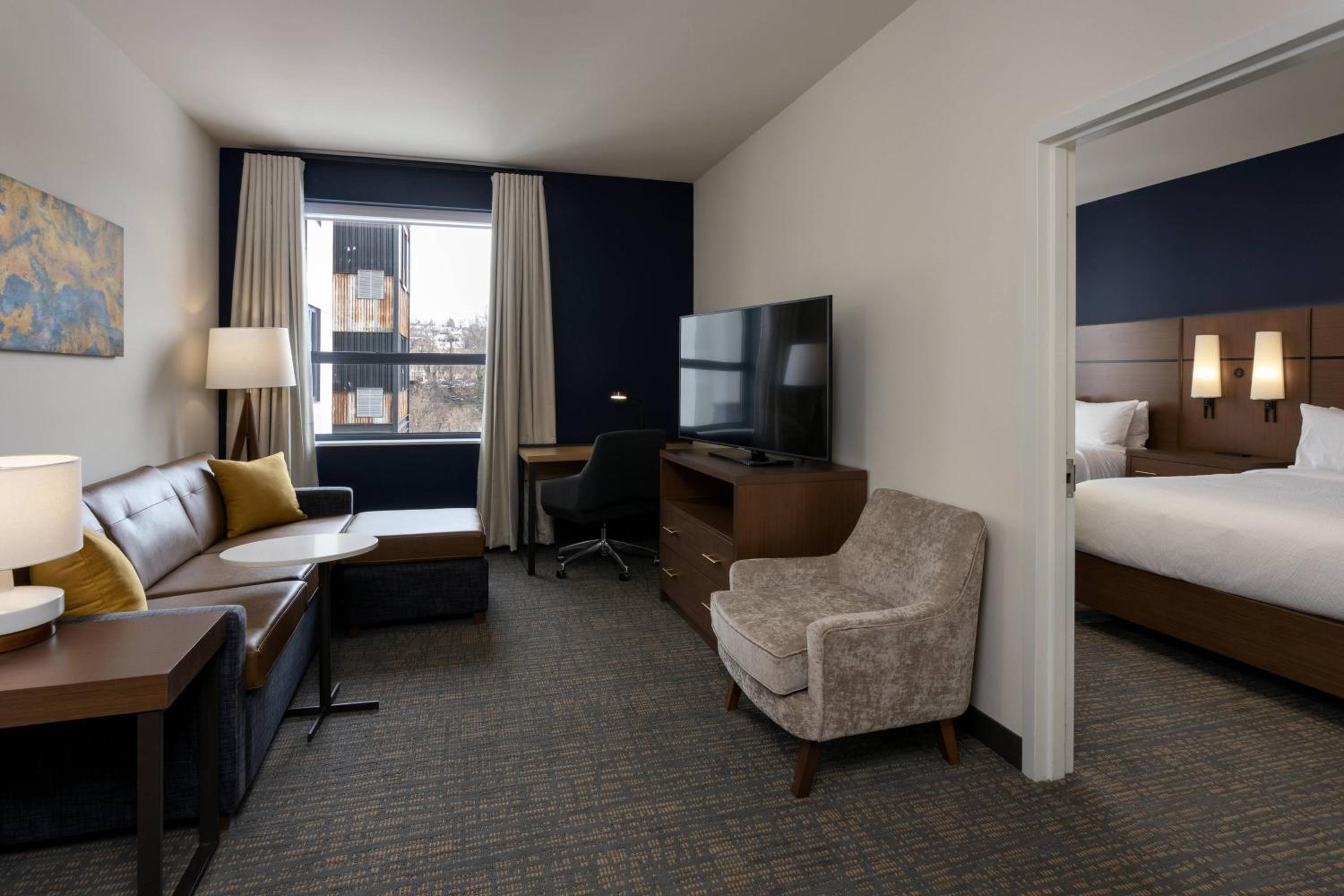 One-Bedroom Suite with Two Queen Beds and Sofa Bed - Photo 2
