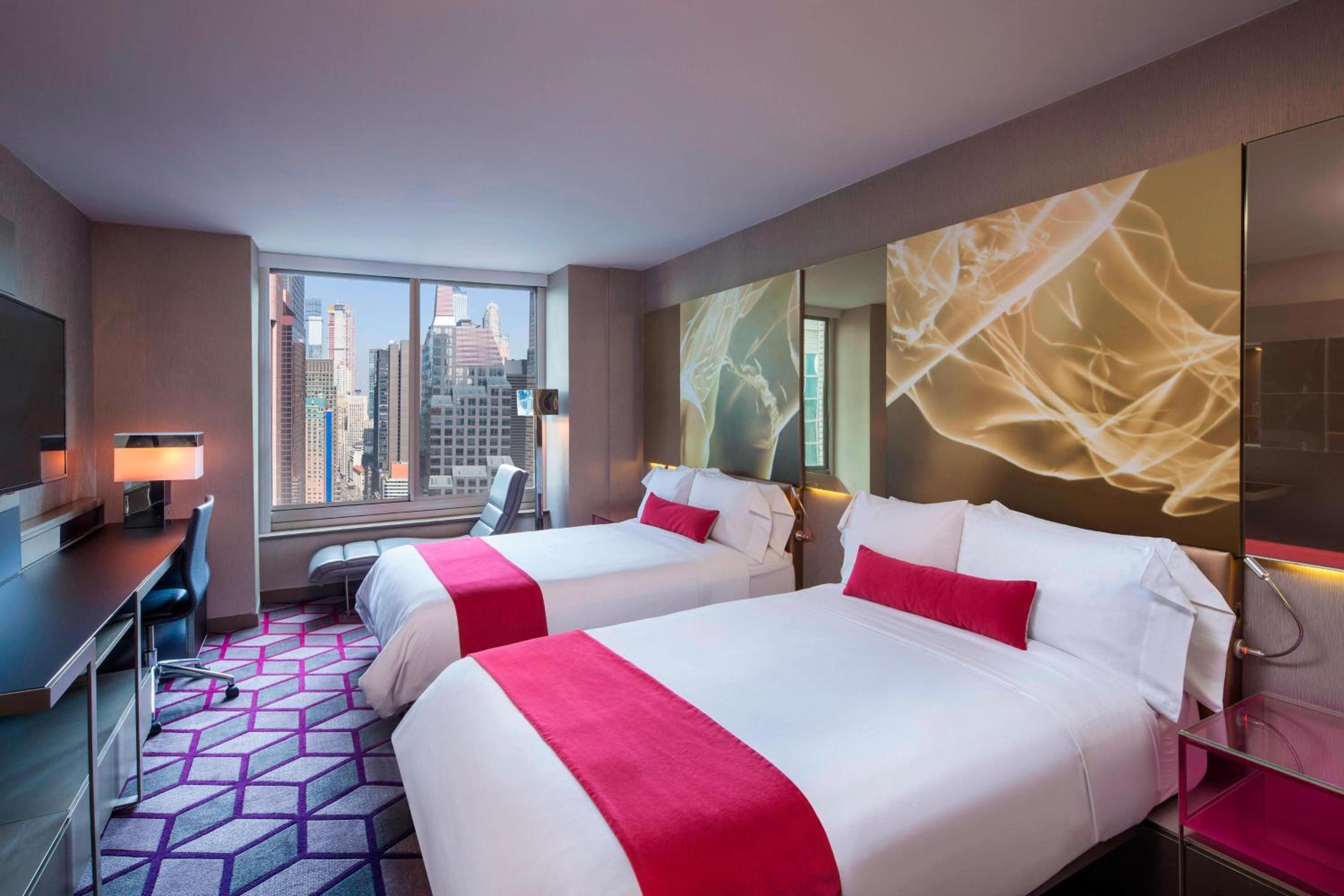 Spectacular Double Room with Two Double Beds - High Floor - Mobility and Hearing Accessible photo 2