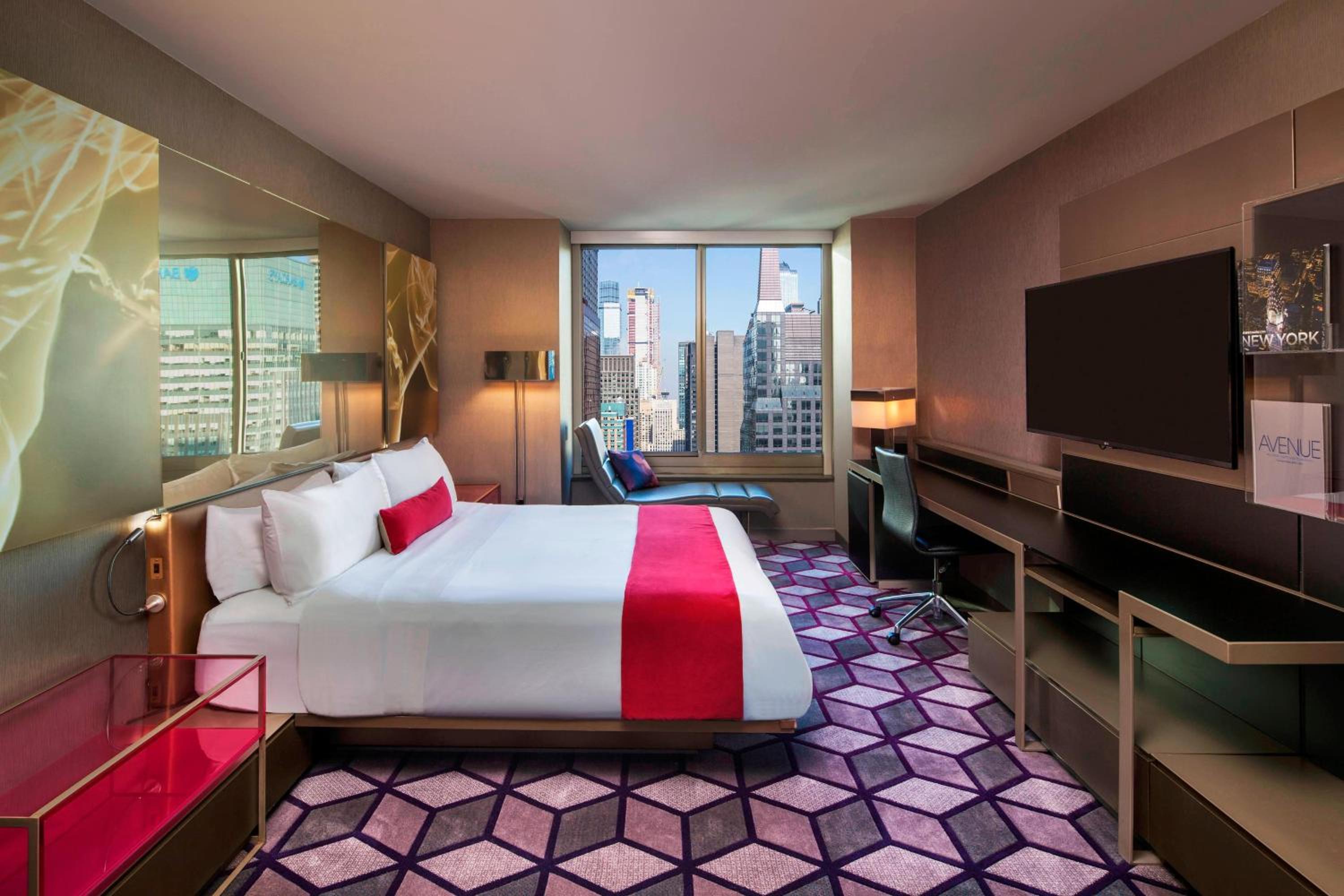 Spectacular King Room with Skyline View and Roll-in Shower - Mobility and Hearing Accessible photo 2