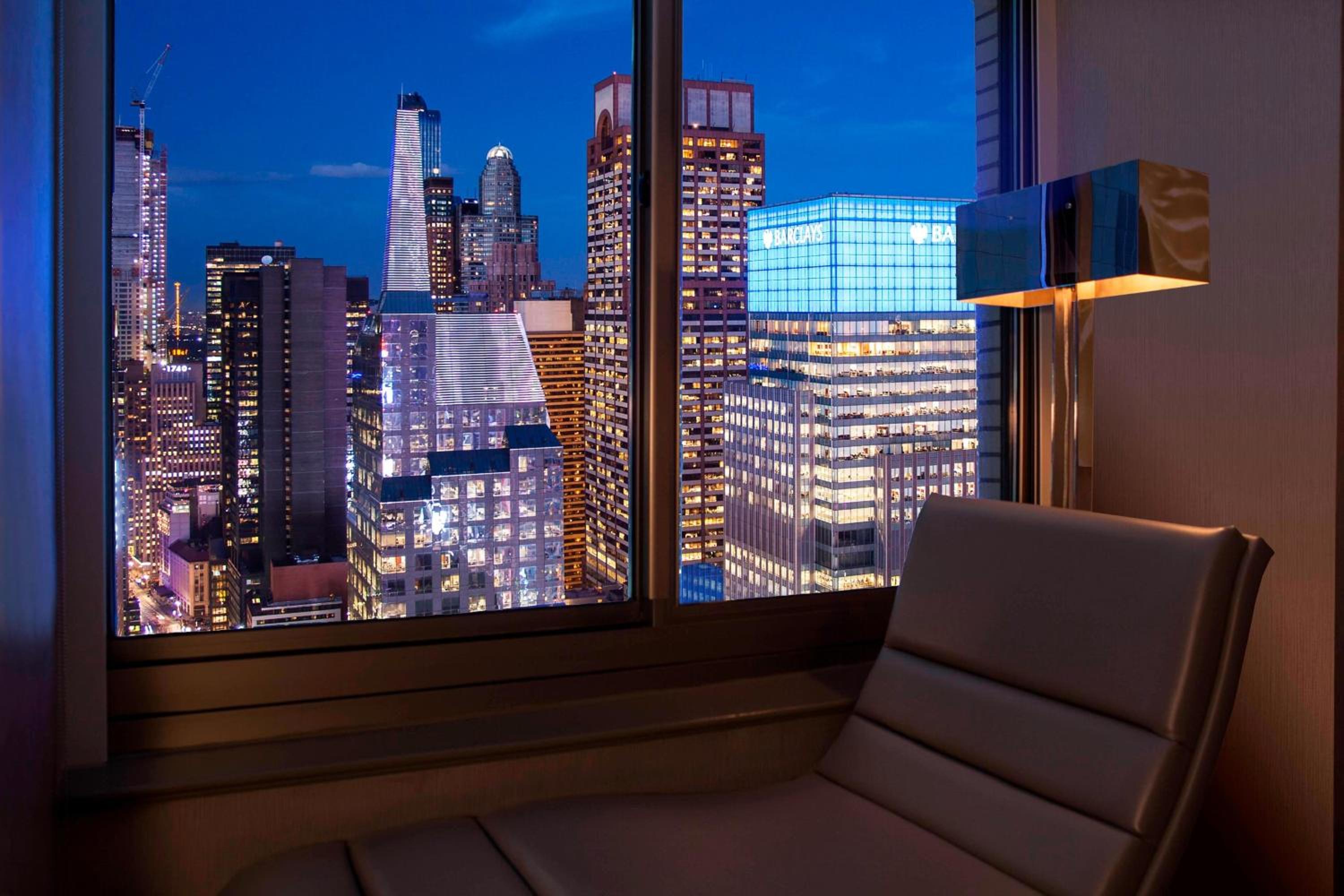 Cool Corner Room, 1 King, Hudson River view photo 3