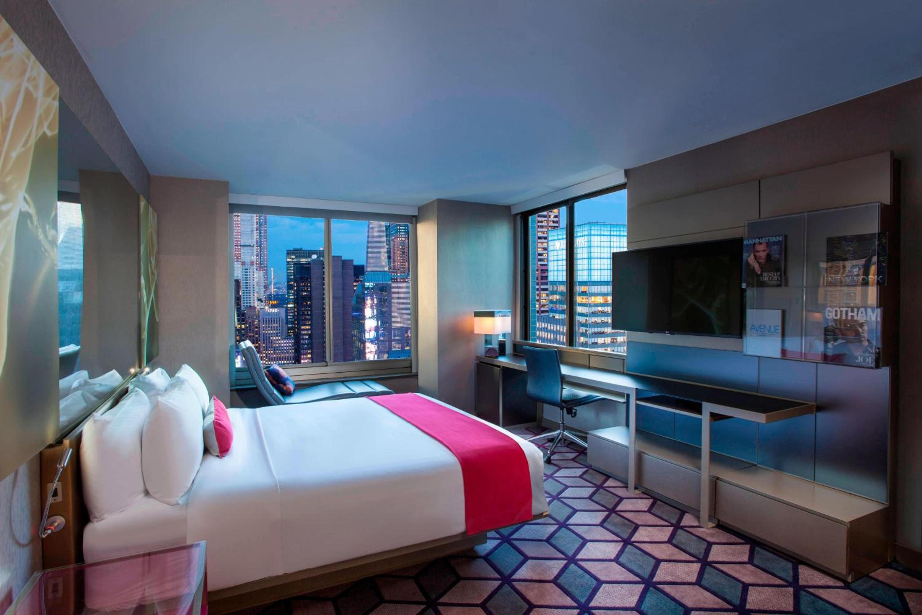 Cool Corner Room, 1 King, Hudson River view photo 3