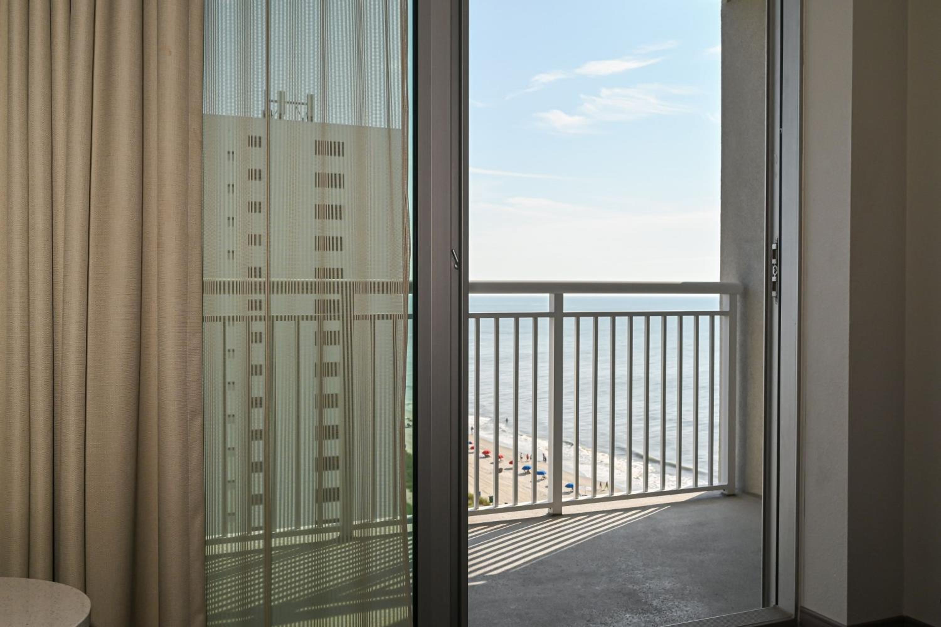 King Studio Suite with Sofa Bed and Balcony - Photo 3