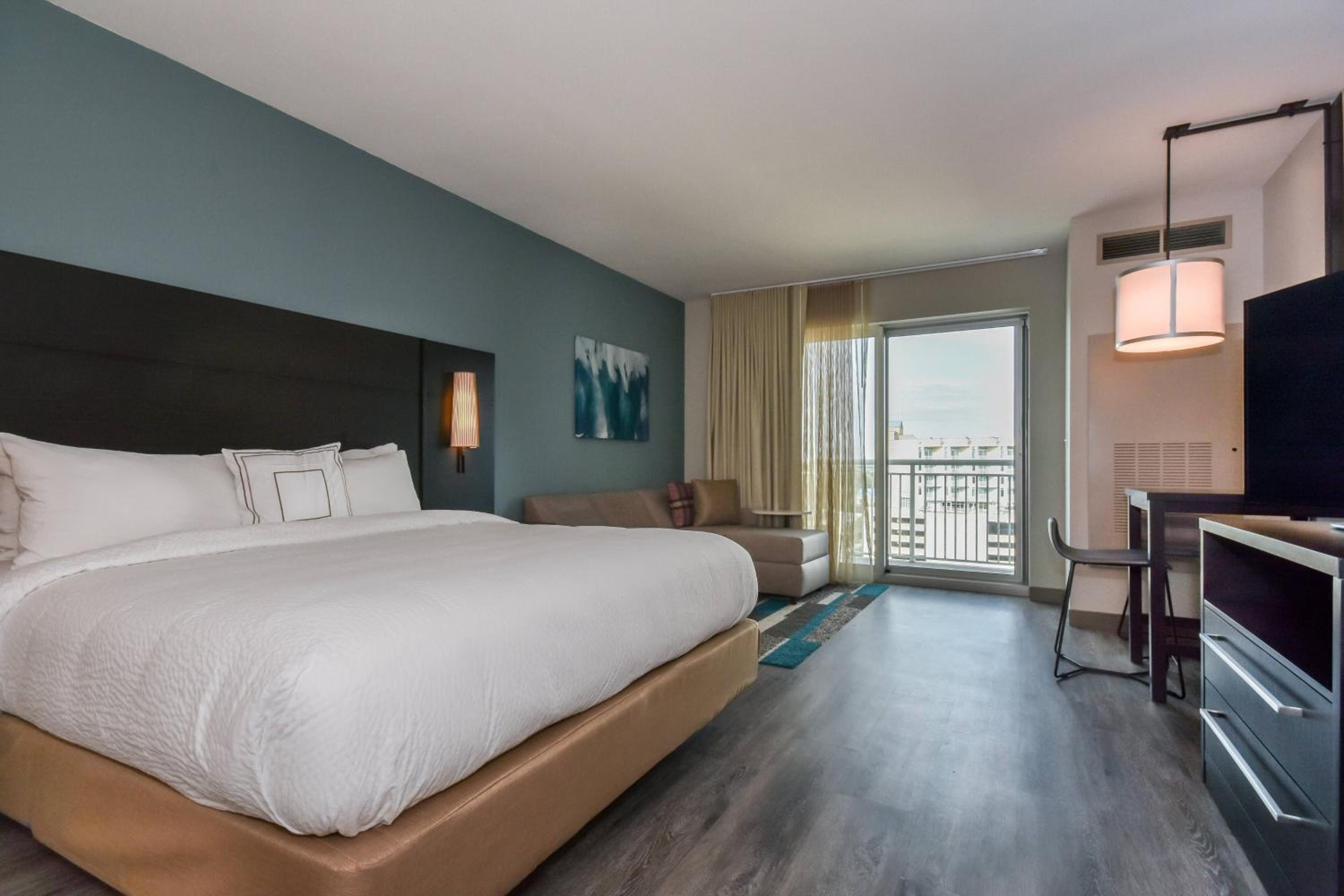 One-Bedroom King Suite with Bunk Beds and Balcony - Photo 2