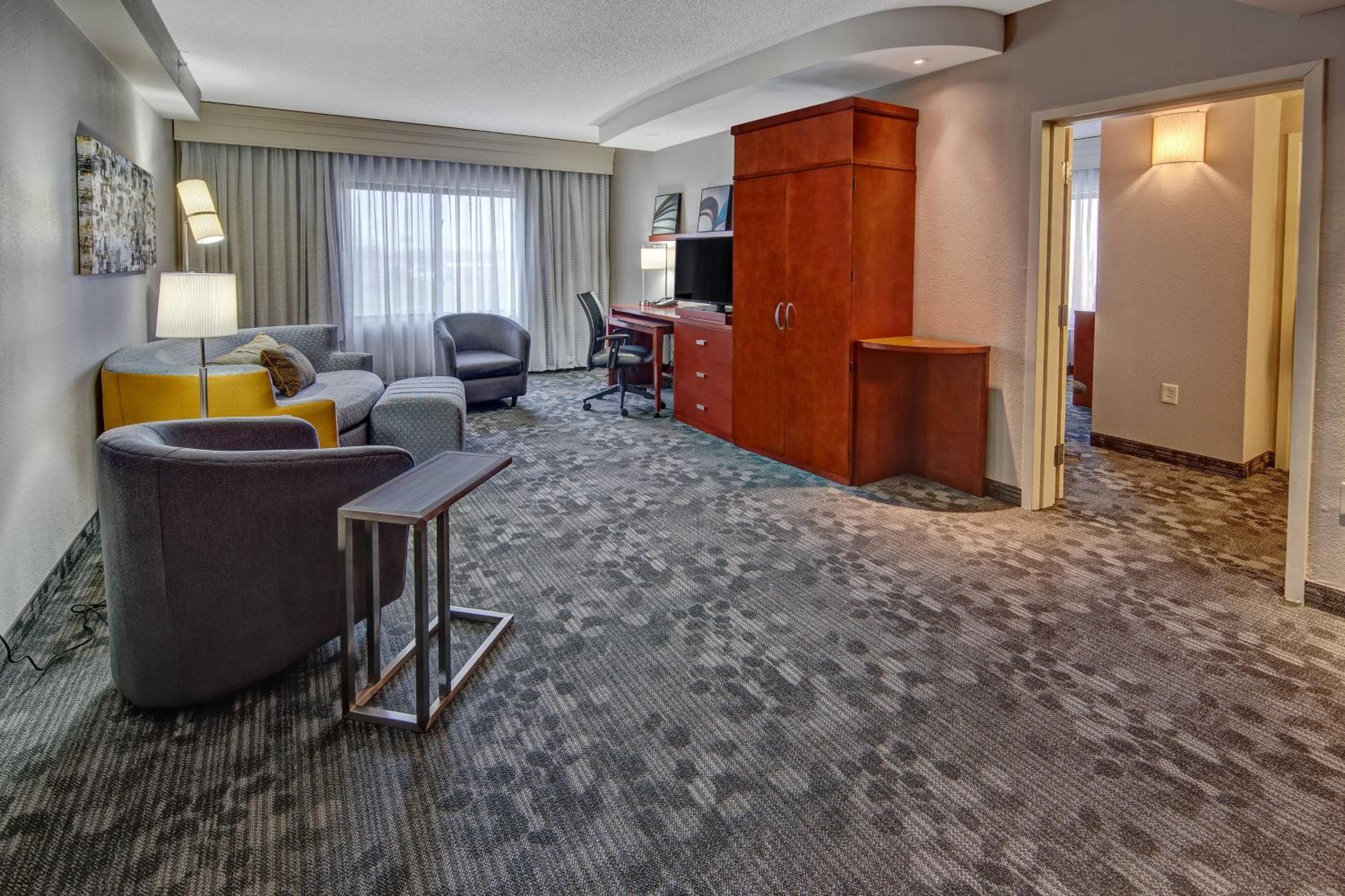 One-Bedroom King Suite with Sofa Bed - Photo 3