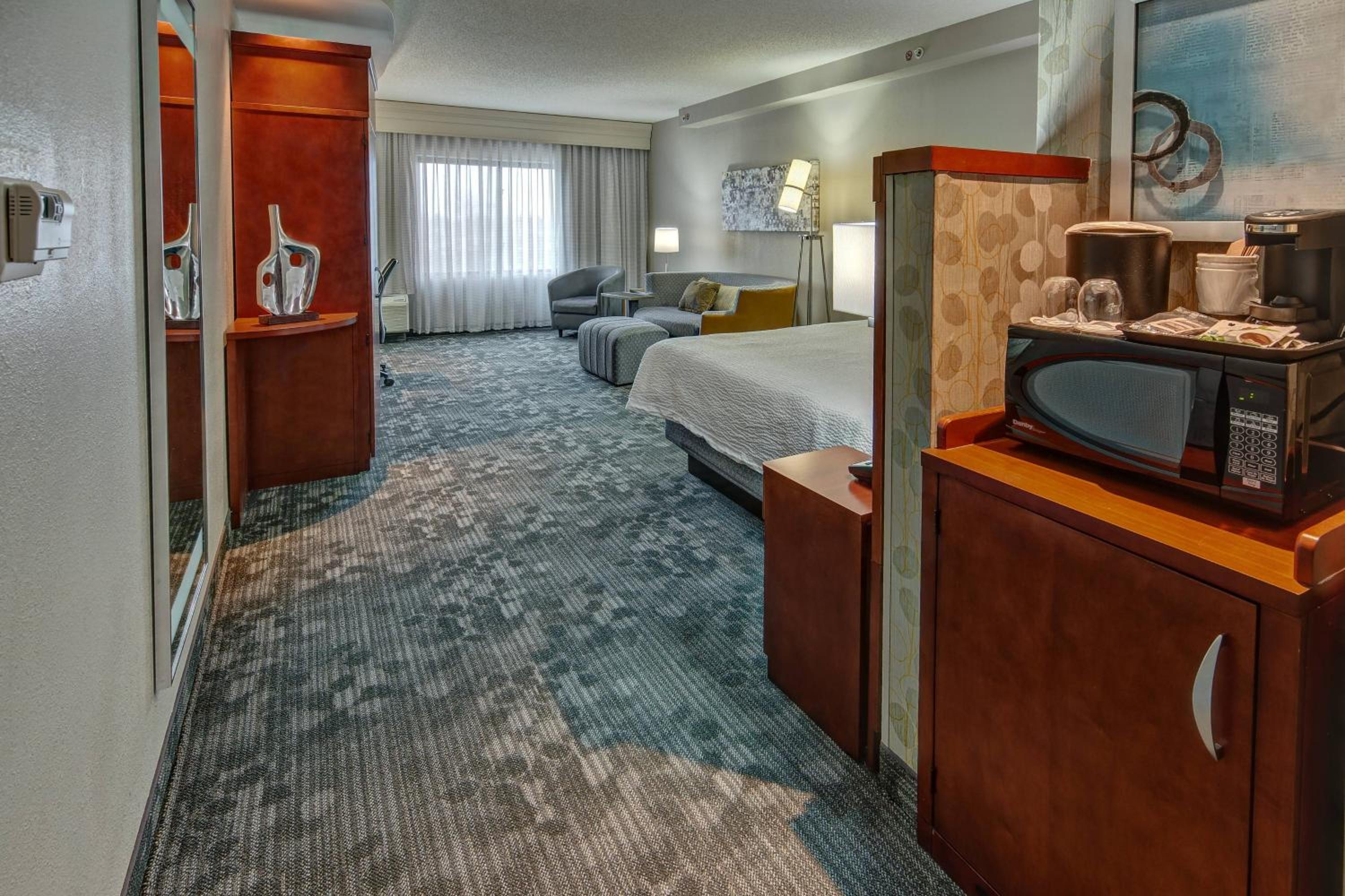 King Room with Sofa Bed - Photo 3