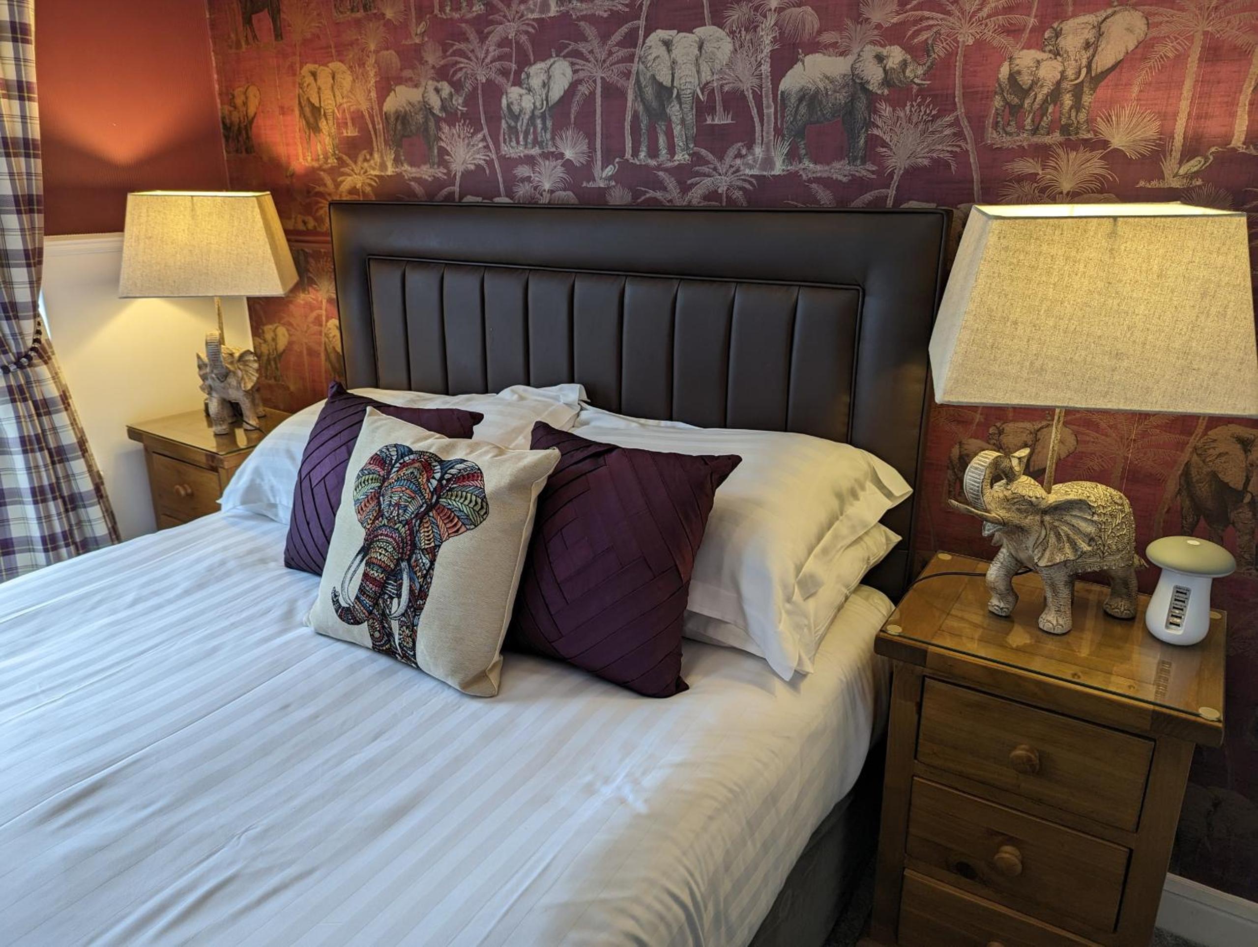 Superior King Room - Photo 9