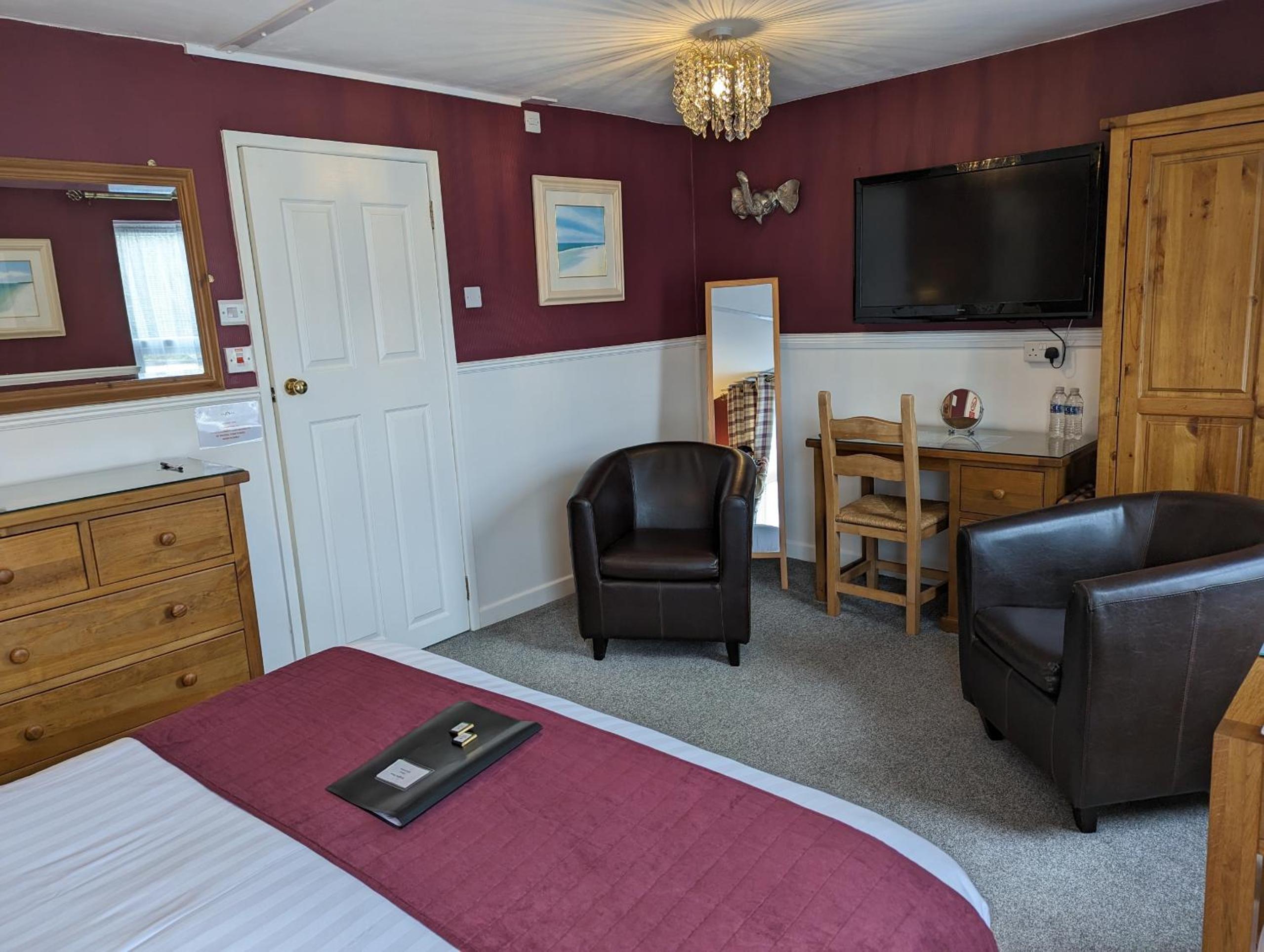 Superior King Room - Photo 10