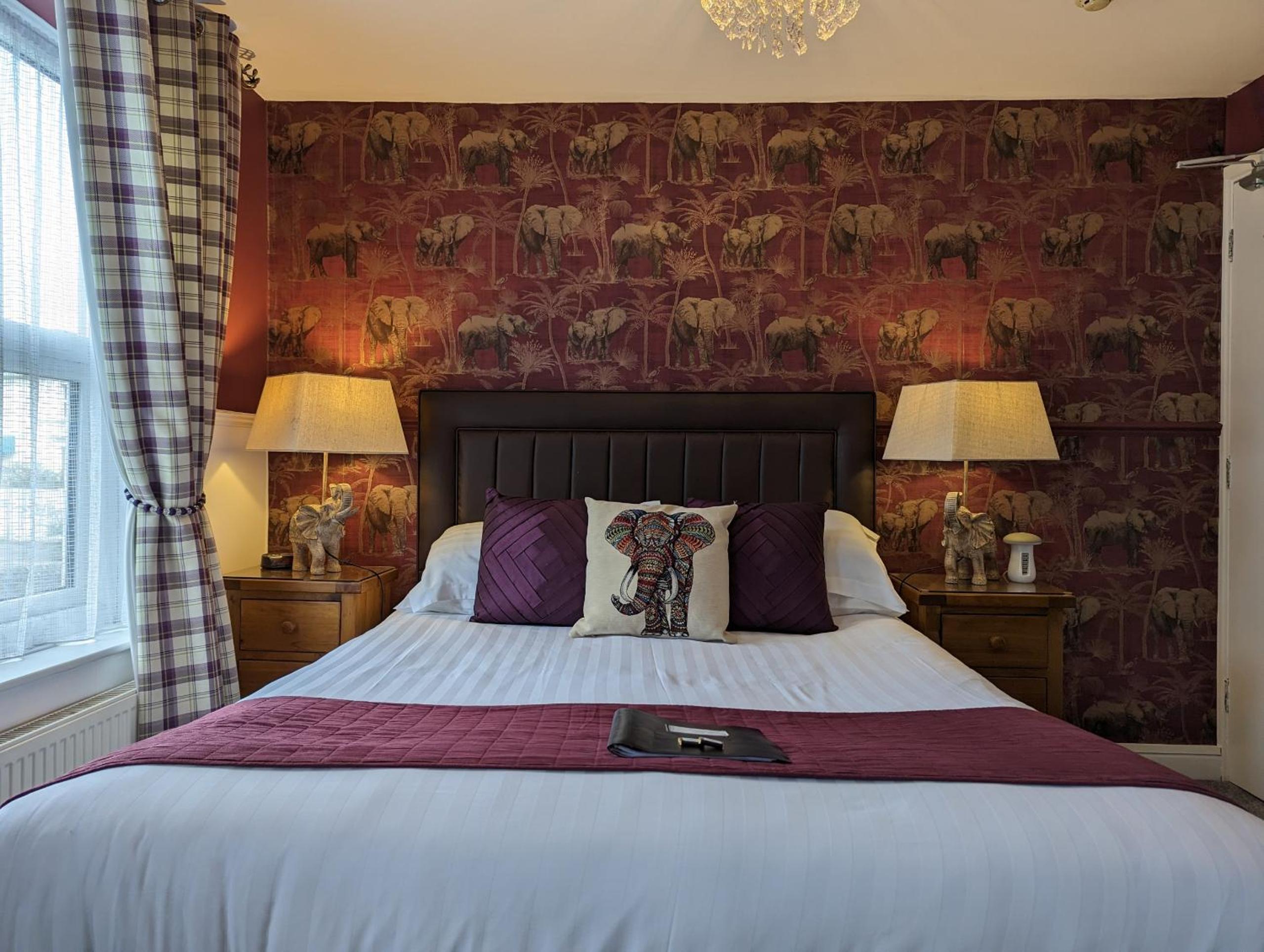Superior King Room - Photo 8
