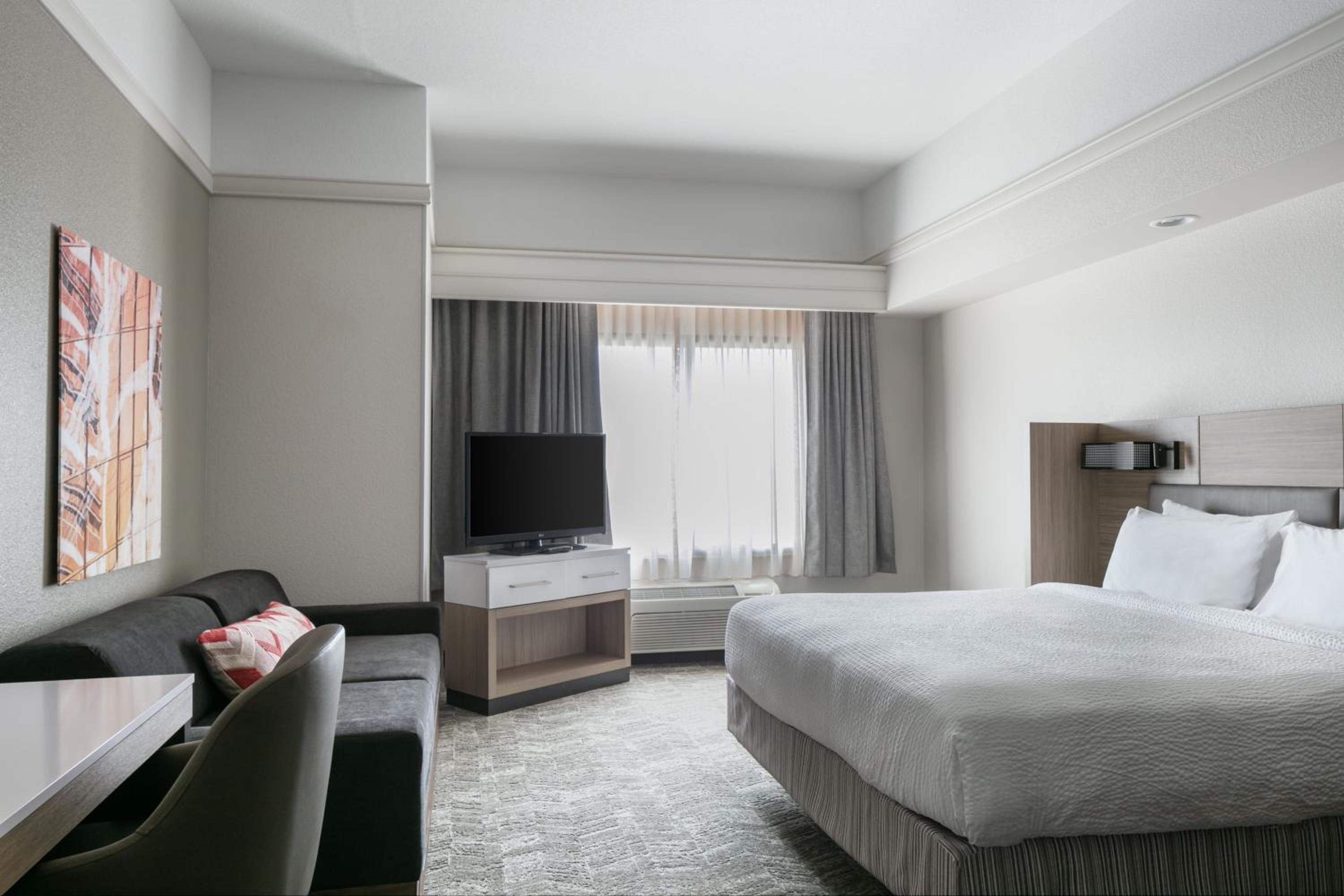 King Suite with Trundle Sofa - Photo 2