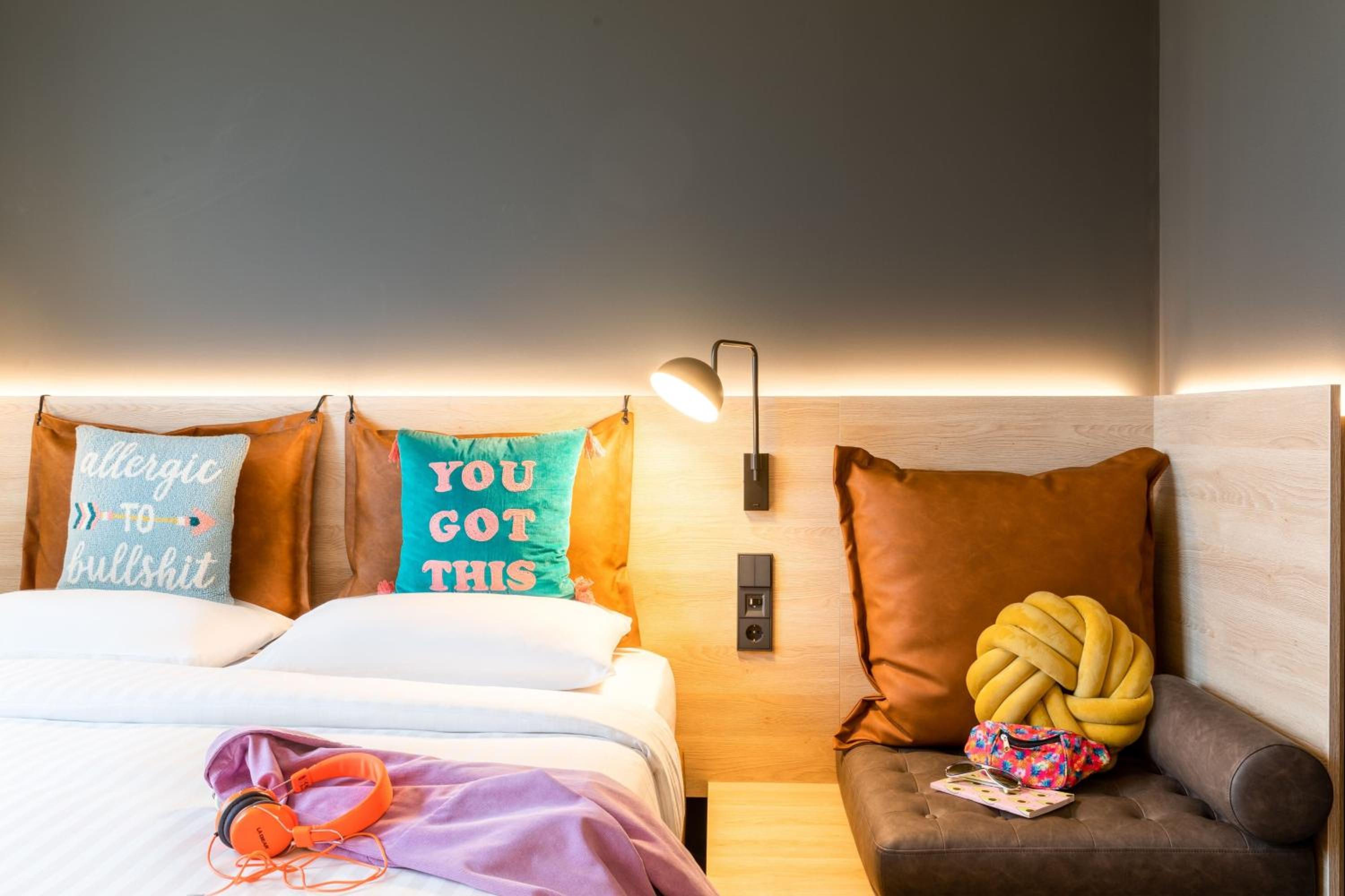 Moxy Queen Room