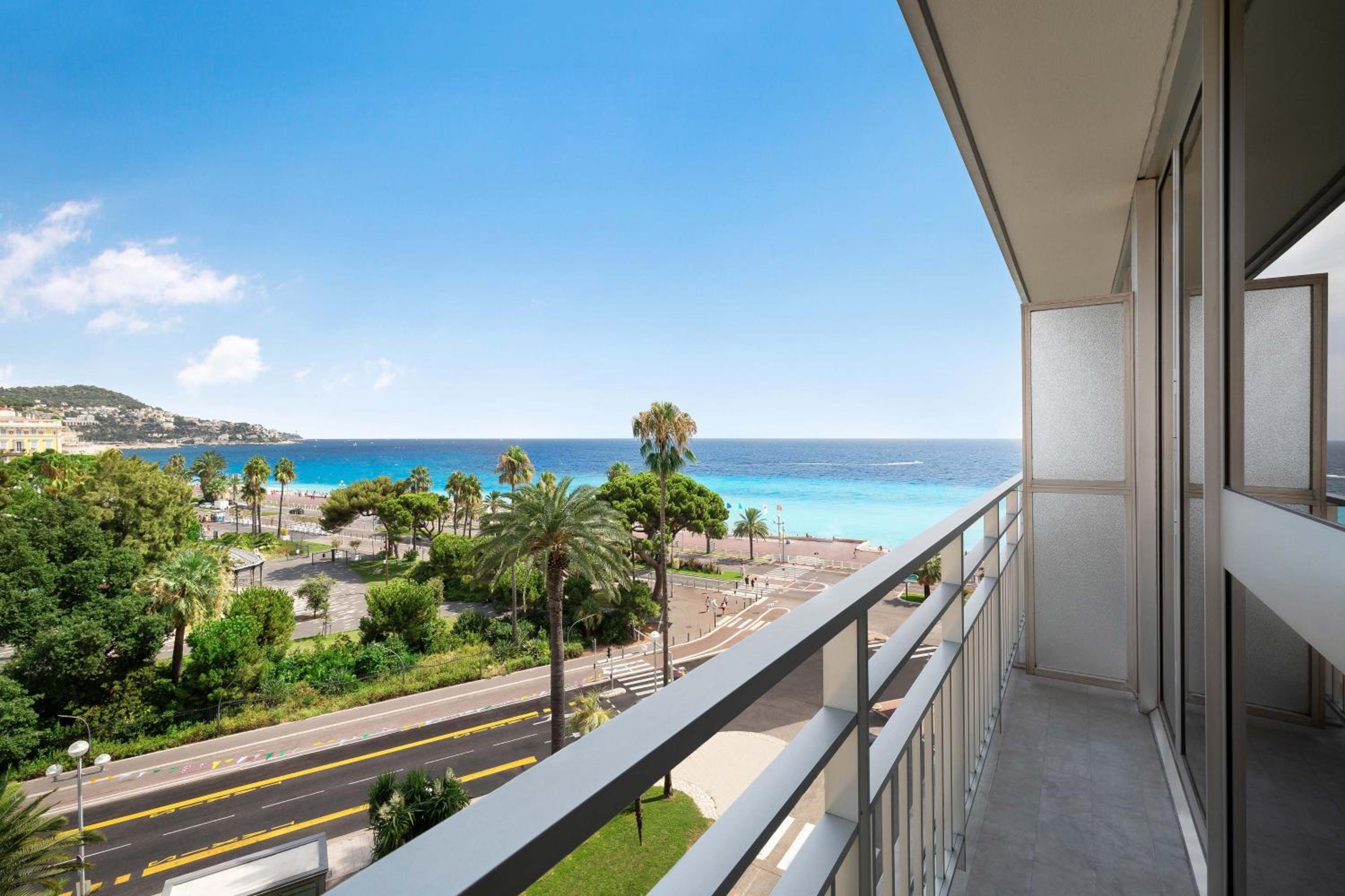 Deluxe room with Sea and Garden view, King bed - Photo 5