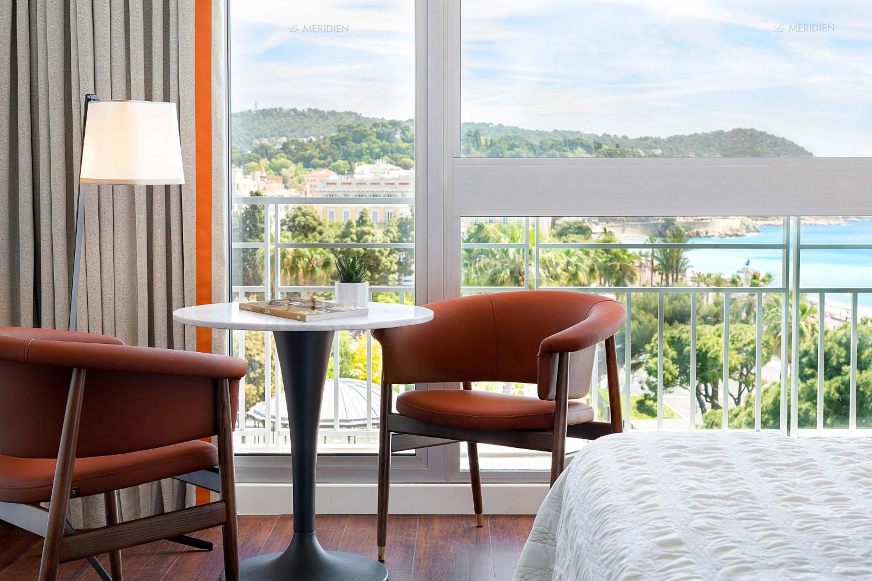 Deluxe room with Sea and Garden view, King bed - Photo 6