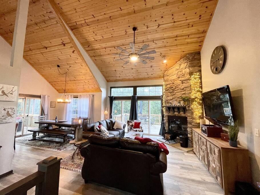 Three-Bedroom House photo 1