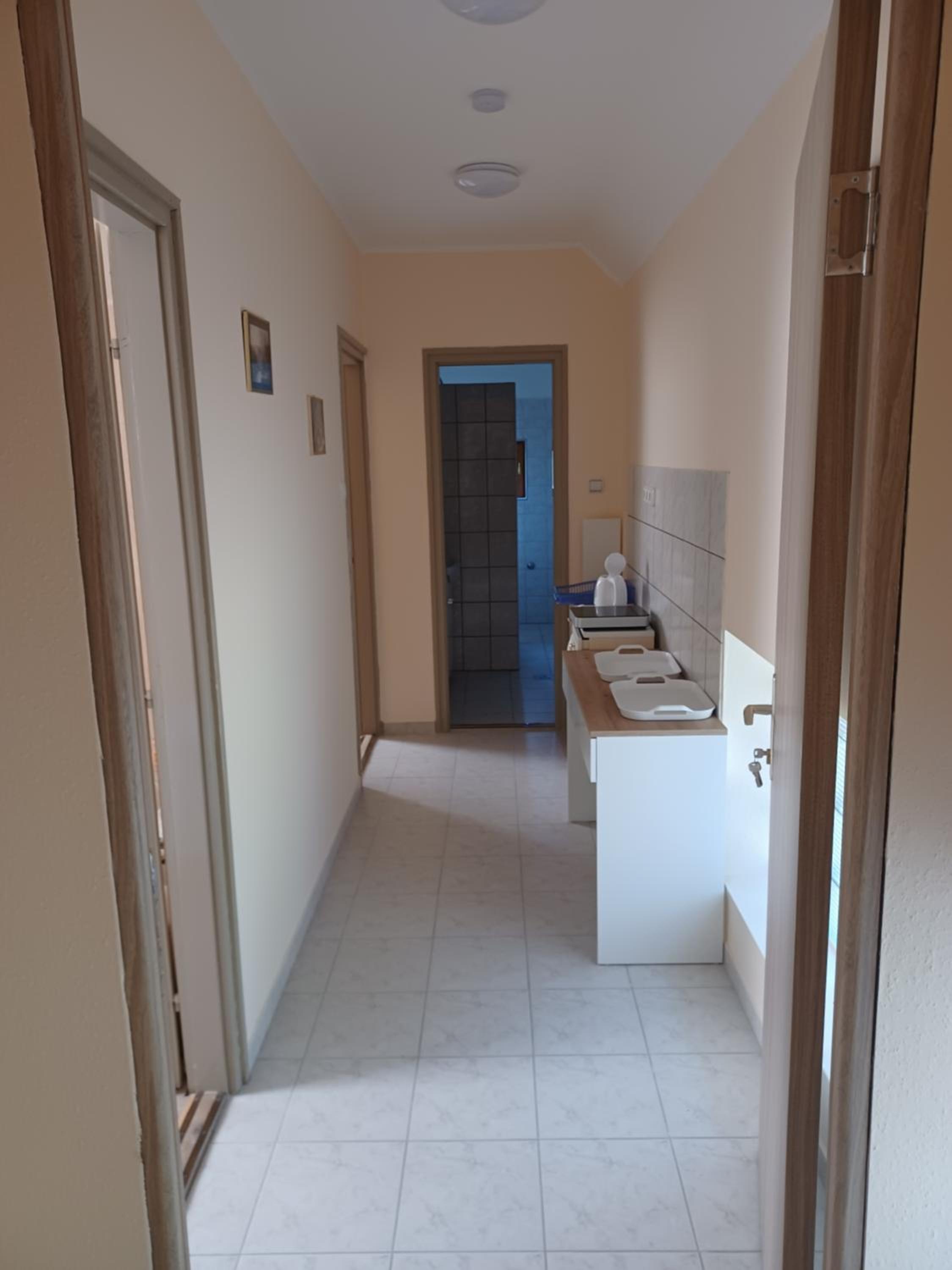 Family Room with Bathroom photo 2