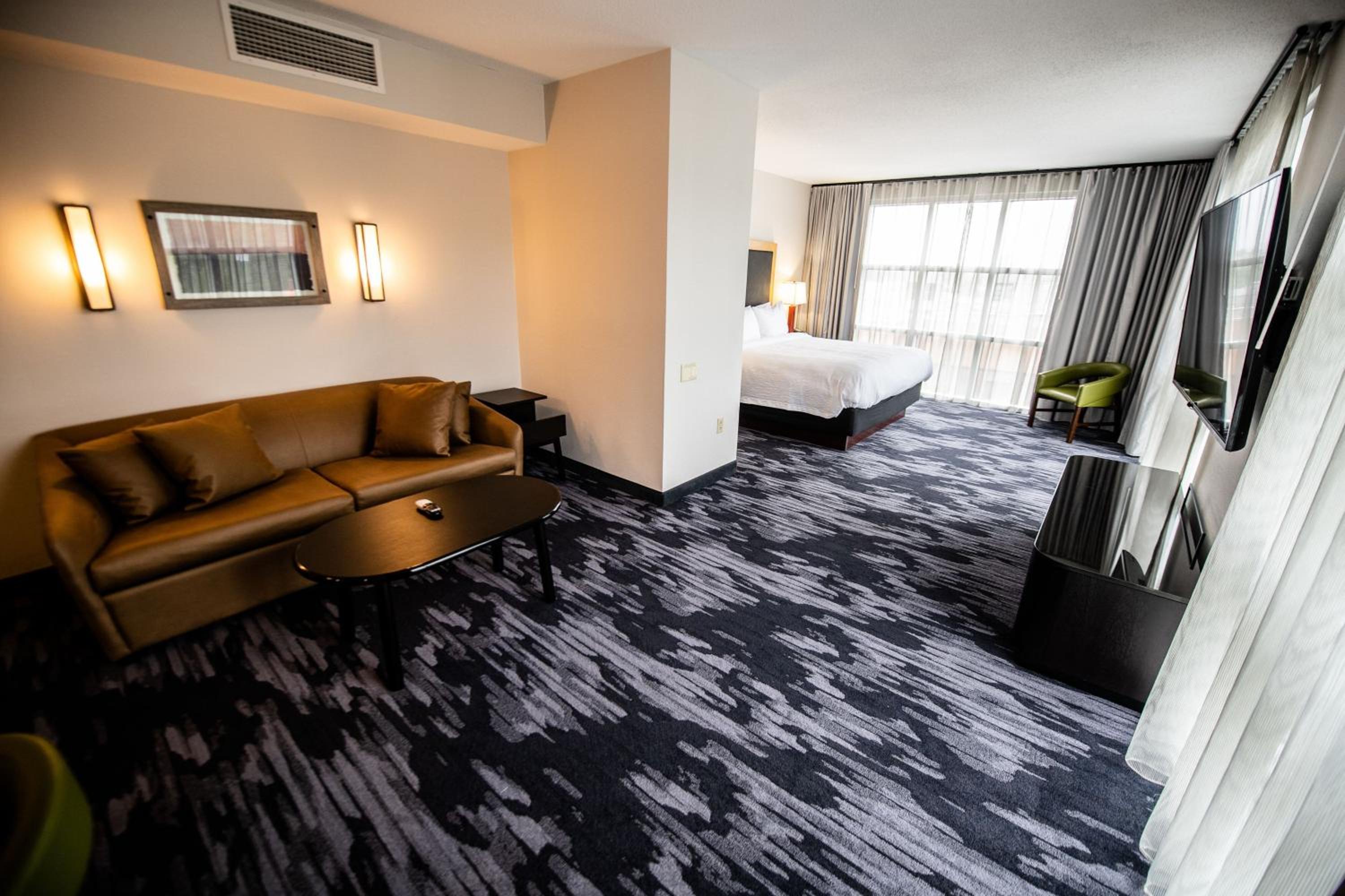 Suite, 1 King, Sofa bed photo 1