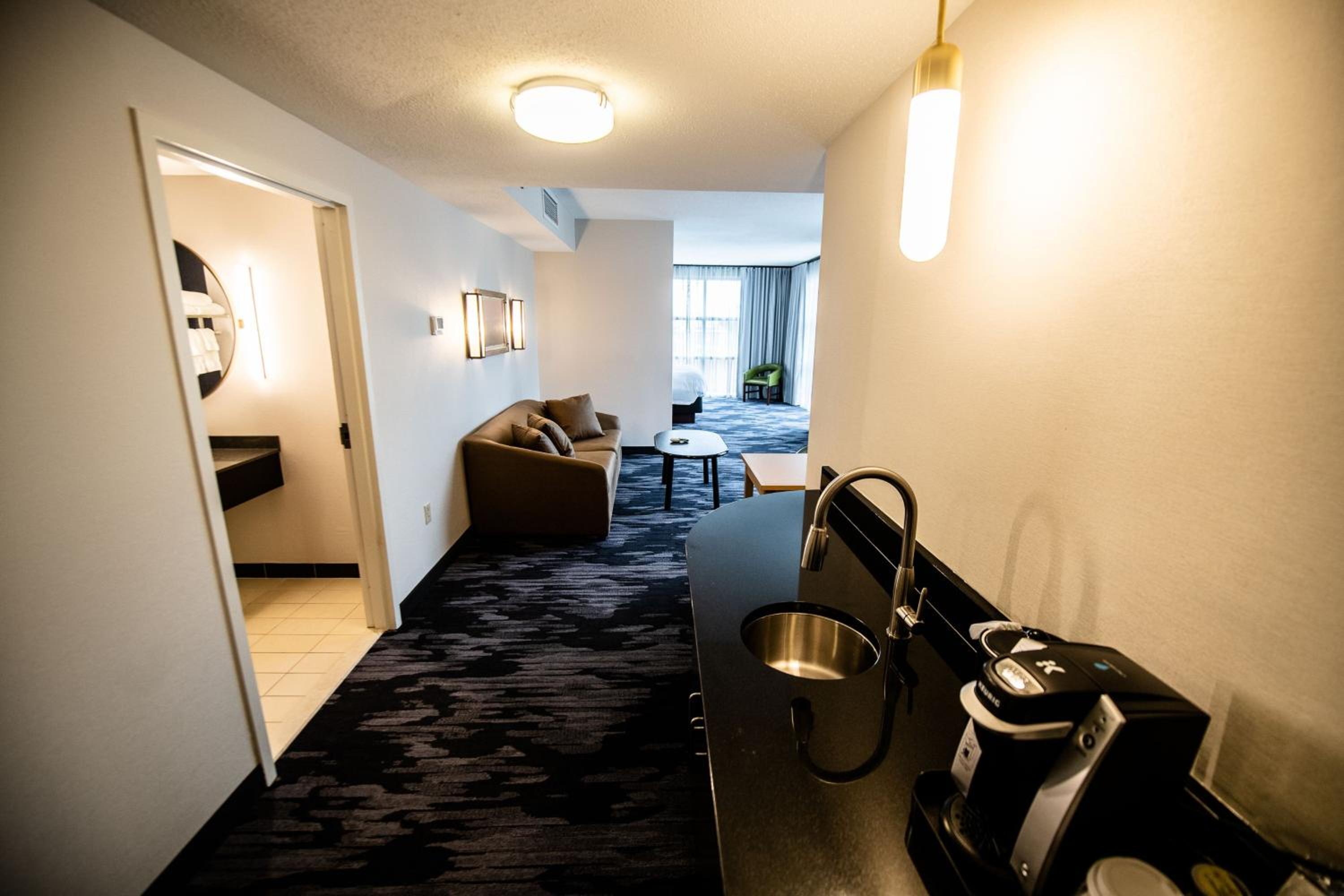 Suite, 1 King, Sofa bed photo 2